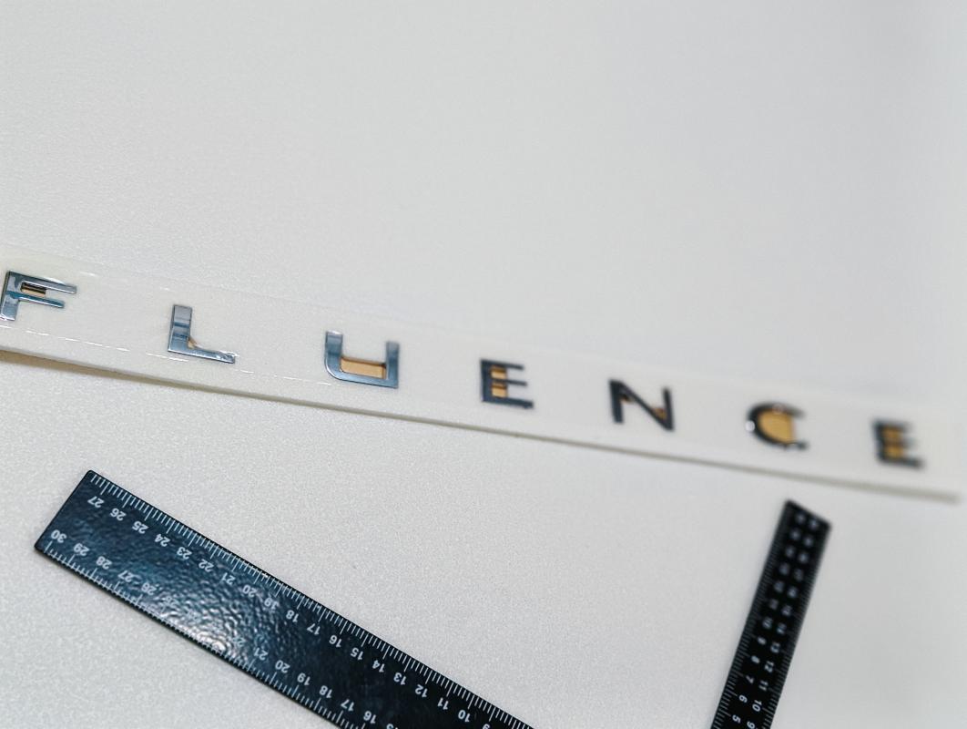 Fluence Boşluklu Yeni Nesil Krom Bagaj Yazısı 3M 3D ABS