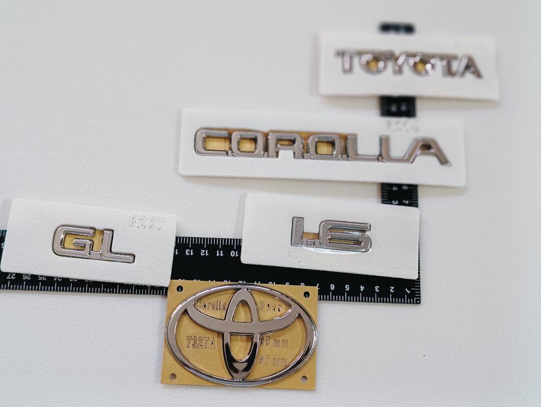 Toyota-Corolla-GL-1.6 Krom Bagaj Yazısı ve Bagaj Arması Seti Efsane Kasa 3M 3D ABS