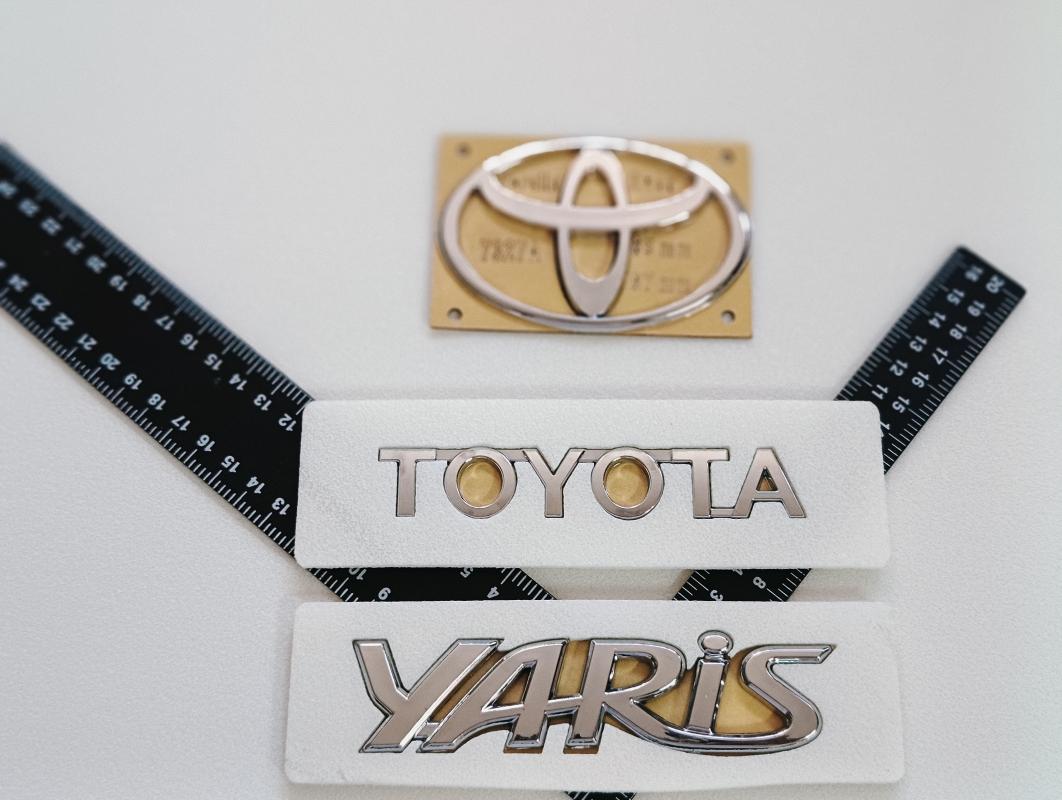 Toyota-Yaris Krom Bagaj Yazısı ve Bagaj Arması Seti Efsane Kasa 3M 3D ABS