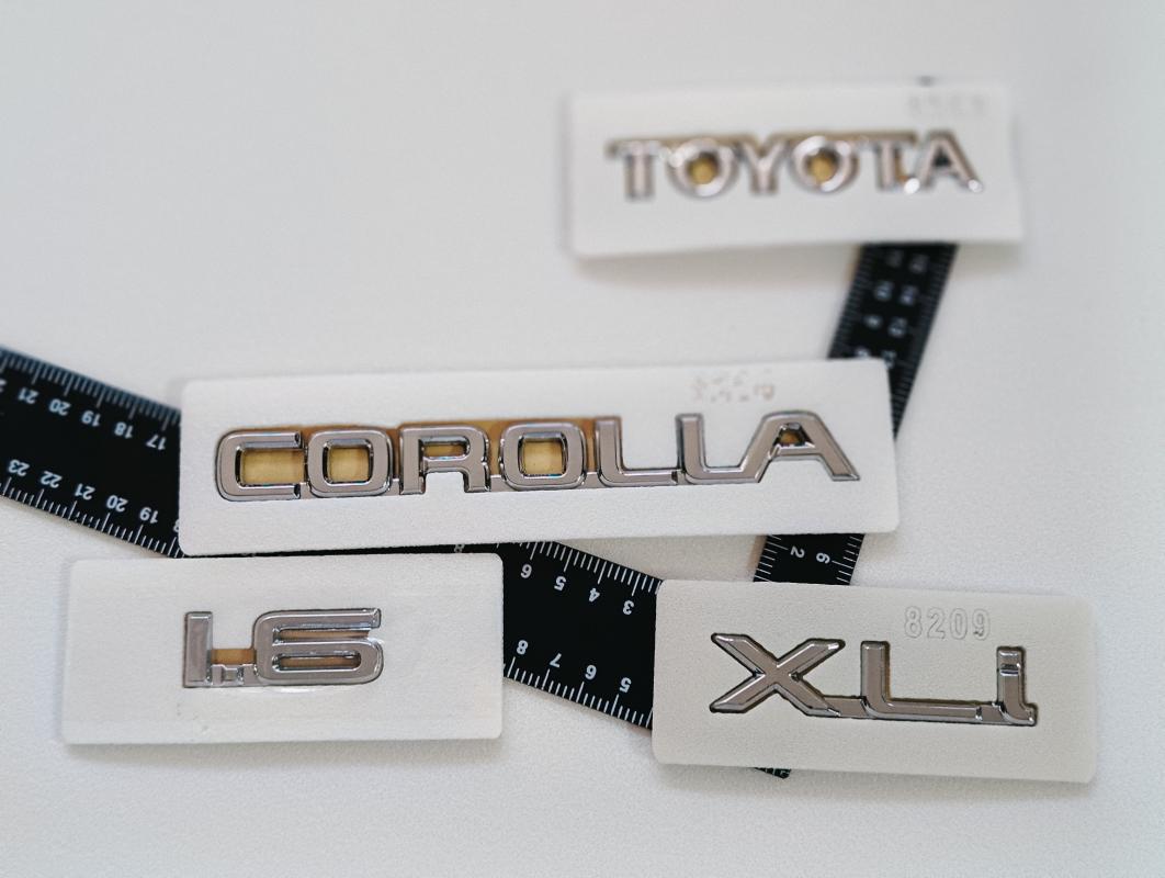 Toyota-Corolla-1.6 ve XLi Krom Bagaj Yazısı  Seti Efsane Kasa 3M 3D ABS