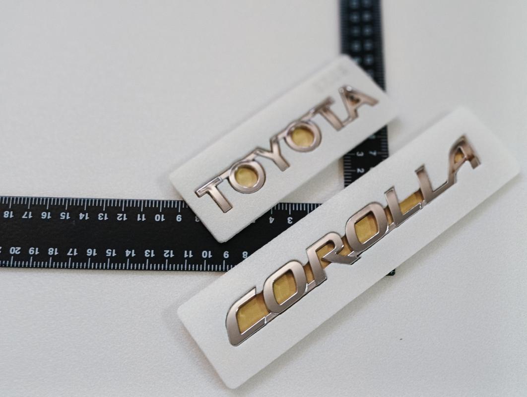 Toyota ve Corolla Krom Bagaj Yazısı Seti Yeni Kasa 3M 3D ABS