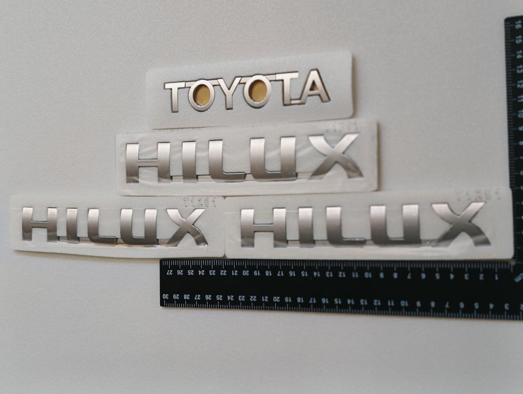 Toyota Hilux Krom Bagaj ve Çamurluk yazısı Seti 4’lü 3M 3D ABS