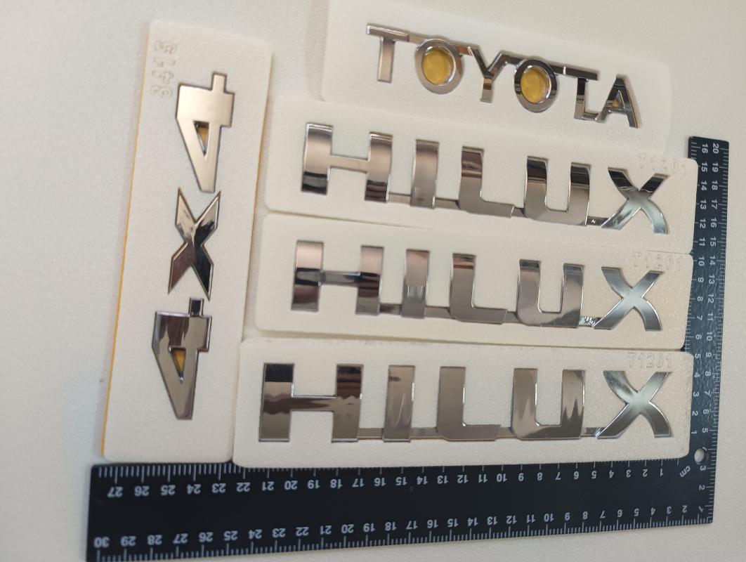 Toyota-Hilux-4x4 Krom Bagaj ve Çamurluk yazısı Seti 4’lü 3M 3D ABS