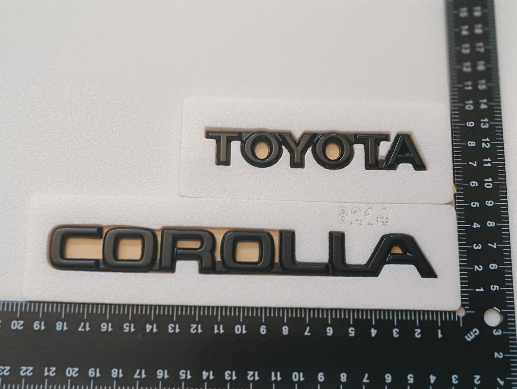 Toyota ve Corolla Piano Black Efsane Kasa Bagaj Yazısı Seti 2’li 3M 3D ABS