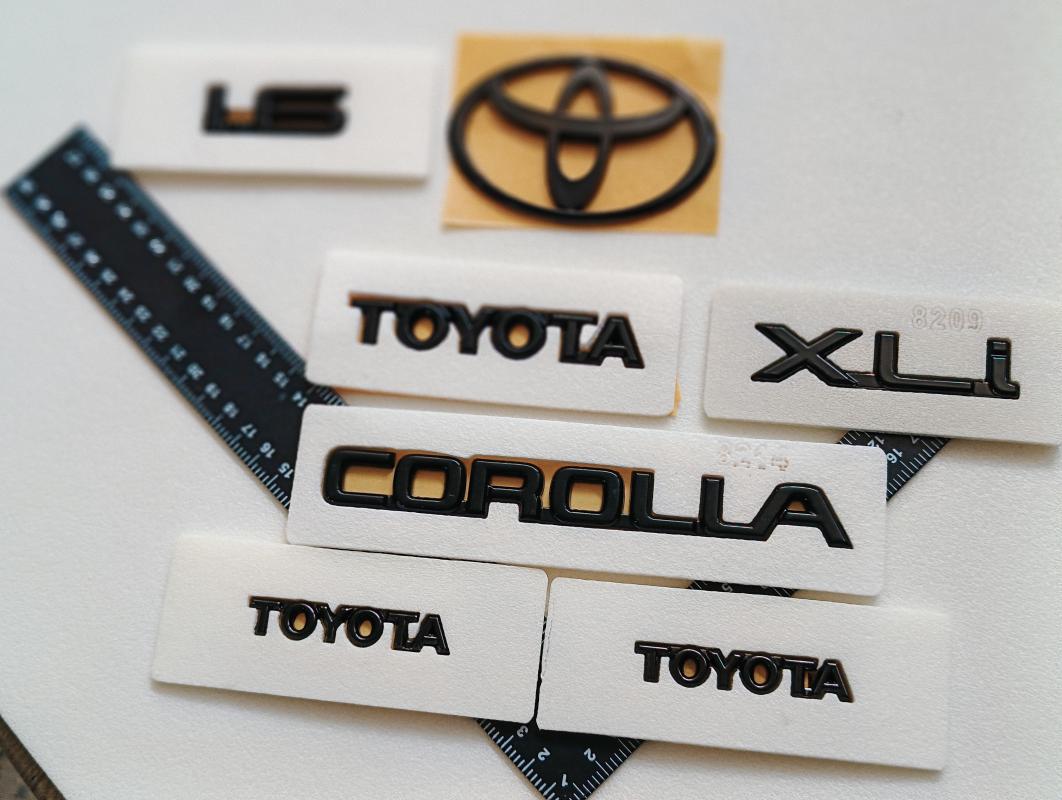 Toyota-Corolla-Xli-1.6 Piano Black Efsane Kasa Bagaj ve Çamurluk Yazı ve Bagaj Arma Seti 3’lü