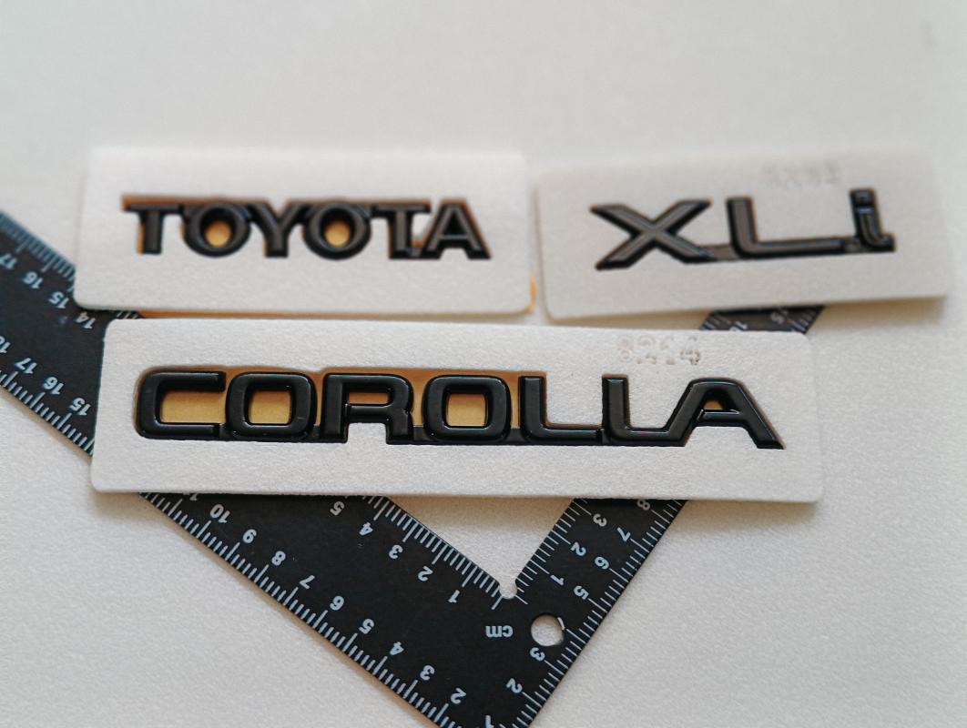 Toyota-Corolla ve XLi Piano Black Bagaj Yazısı Seti 3’lü 3M 3D ABS