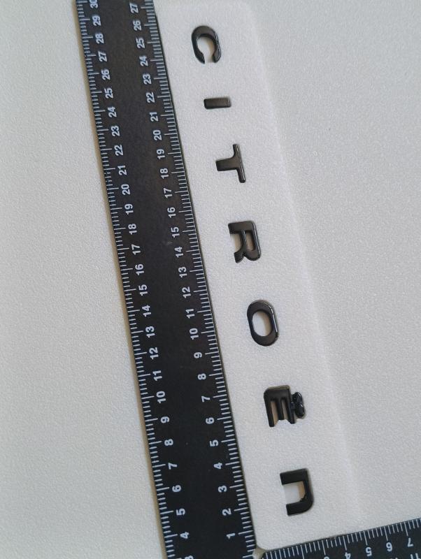 Citroen Boşluklu Piano Black Bagaj Yazısı