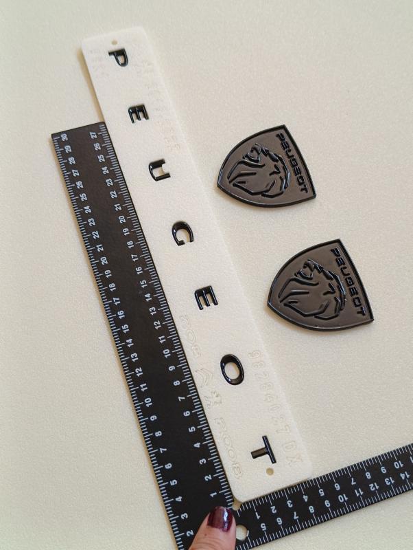 Peugeot Yeni Nesil Boşluklu Bagaj Yazısı ve Aslan Arması Seti Piano Black Tüm Modellere Uygun