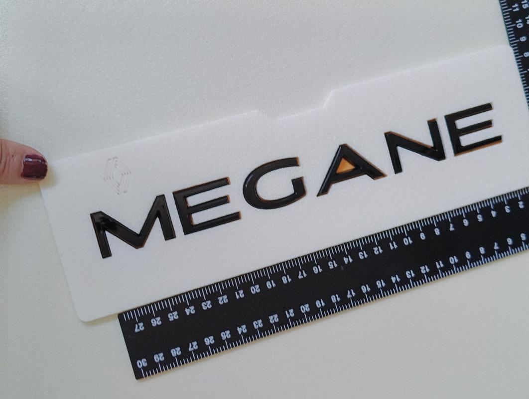 Megane 3-4 Uyumlu Piano Black Bagaj Yazısı 3M 3D ABS