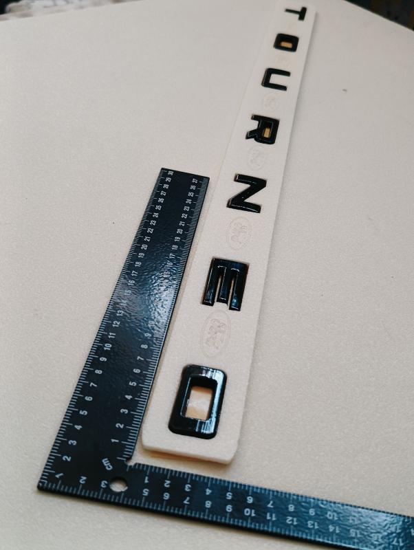 Tourneo Yeni Nesil Boşluklu Büyük Boy Piano Black Bagaj Yazısı 3M 3D ABS