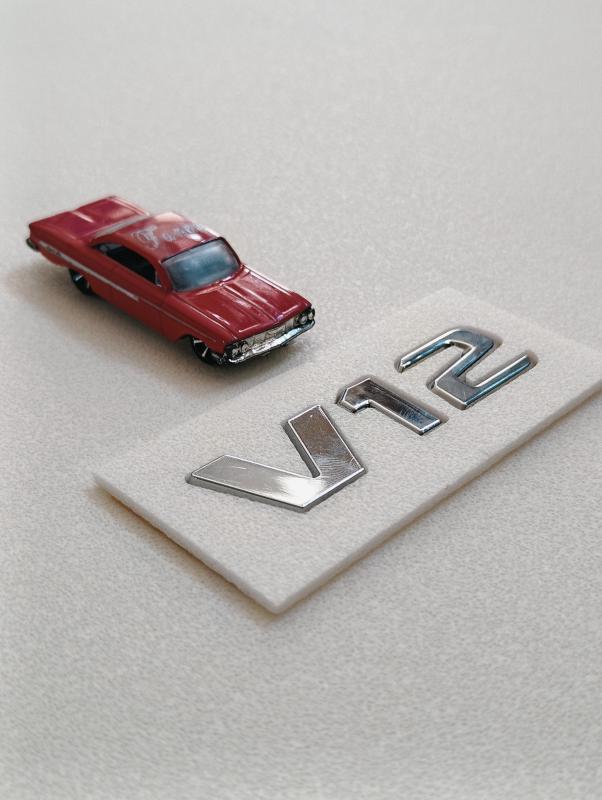 V12 Krom Çamurluk Yazısı 3M 3D ABS