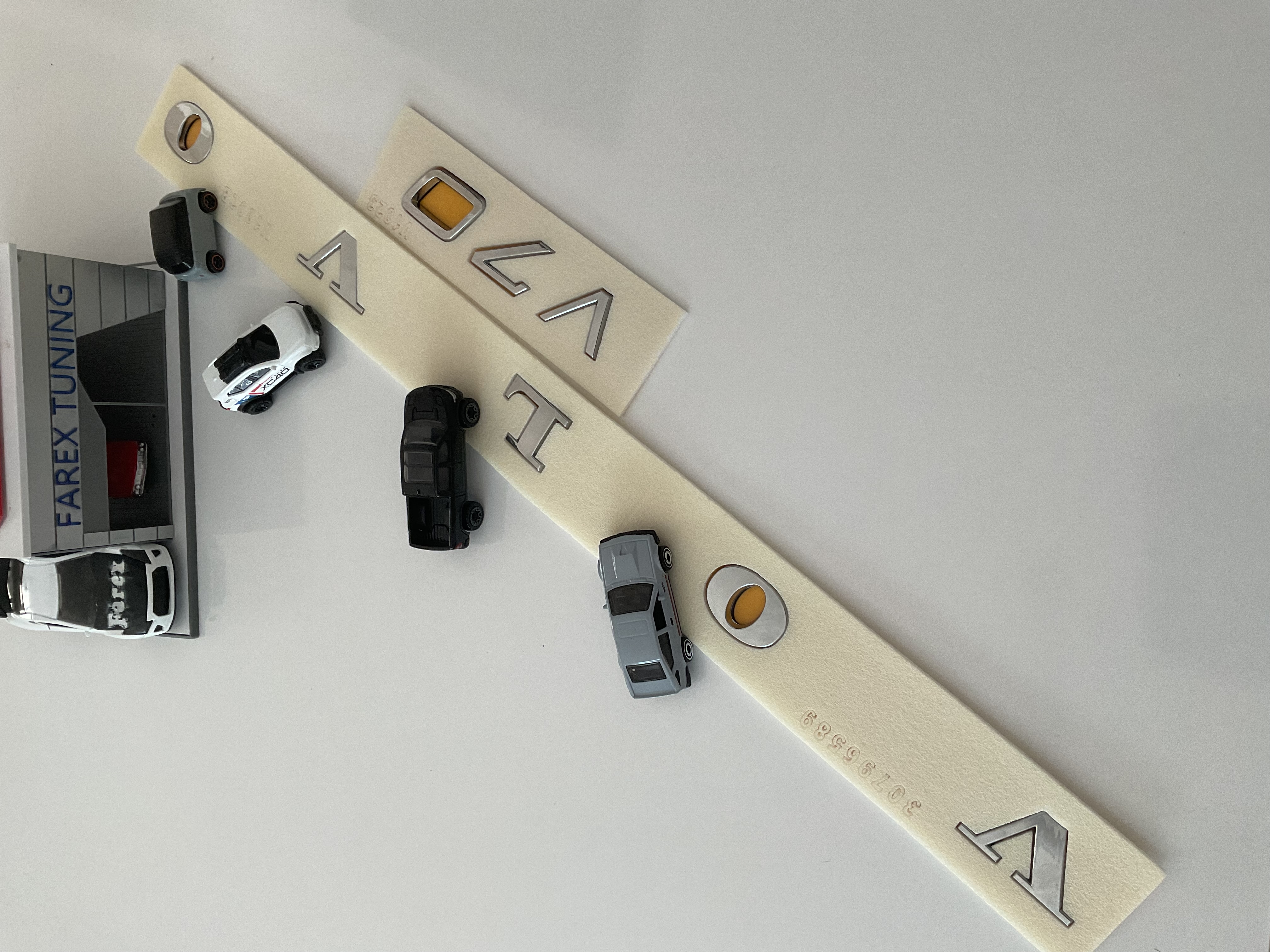 Volvo ve V70 Yeni Nesil Krom Bagaj Yazısı Seti 2’li 3M 3D ABS
