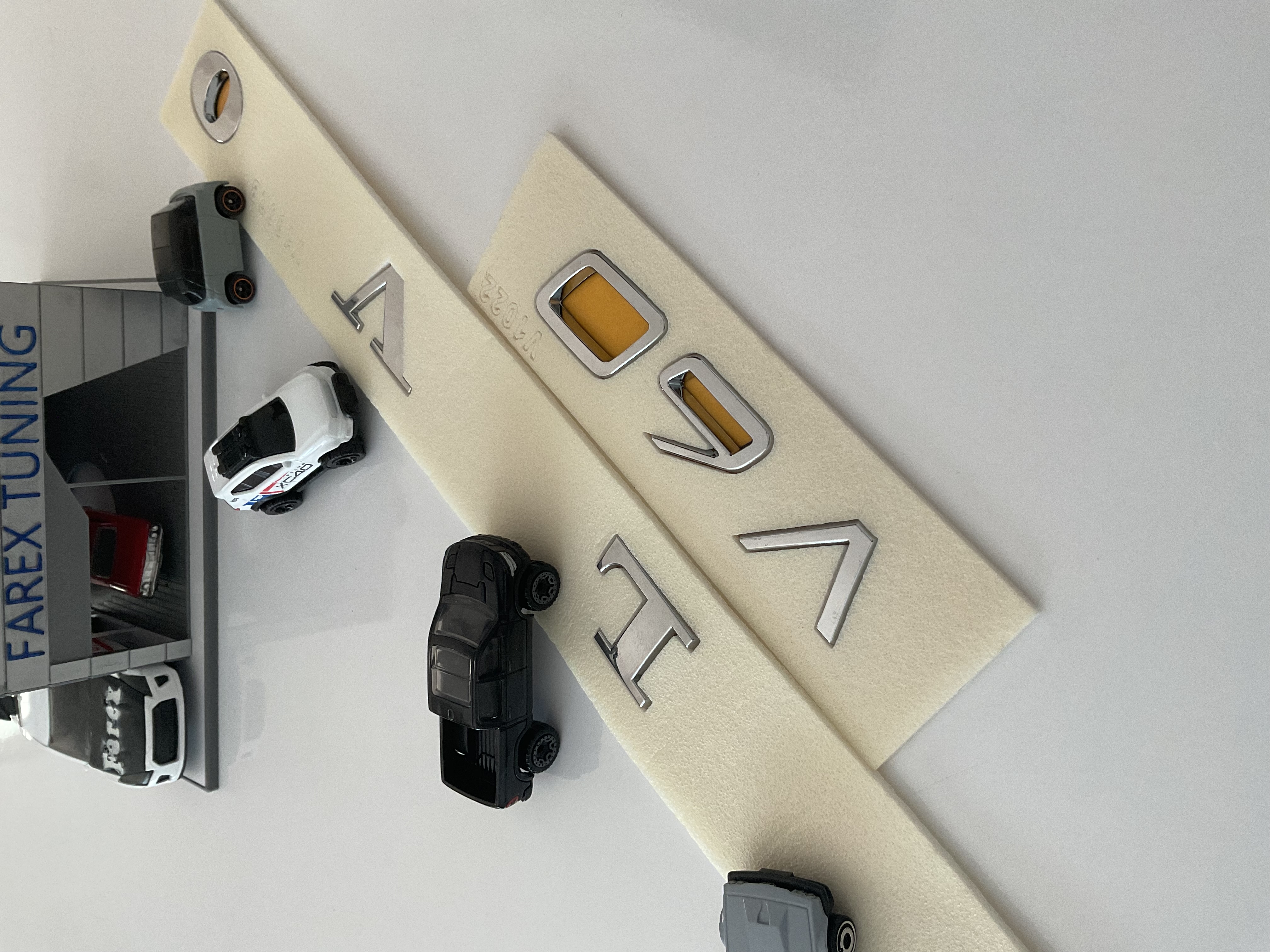 Volvo ve V60 Yeni Nesil Krom Bagaj Yazısı Seti 2’li 3M 3D ABS