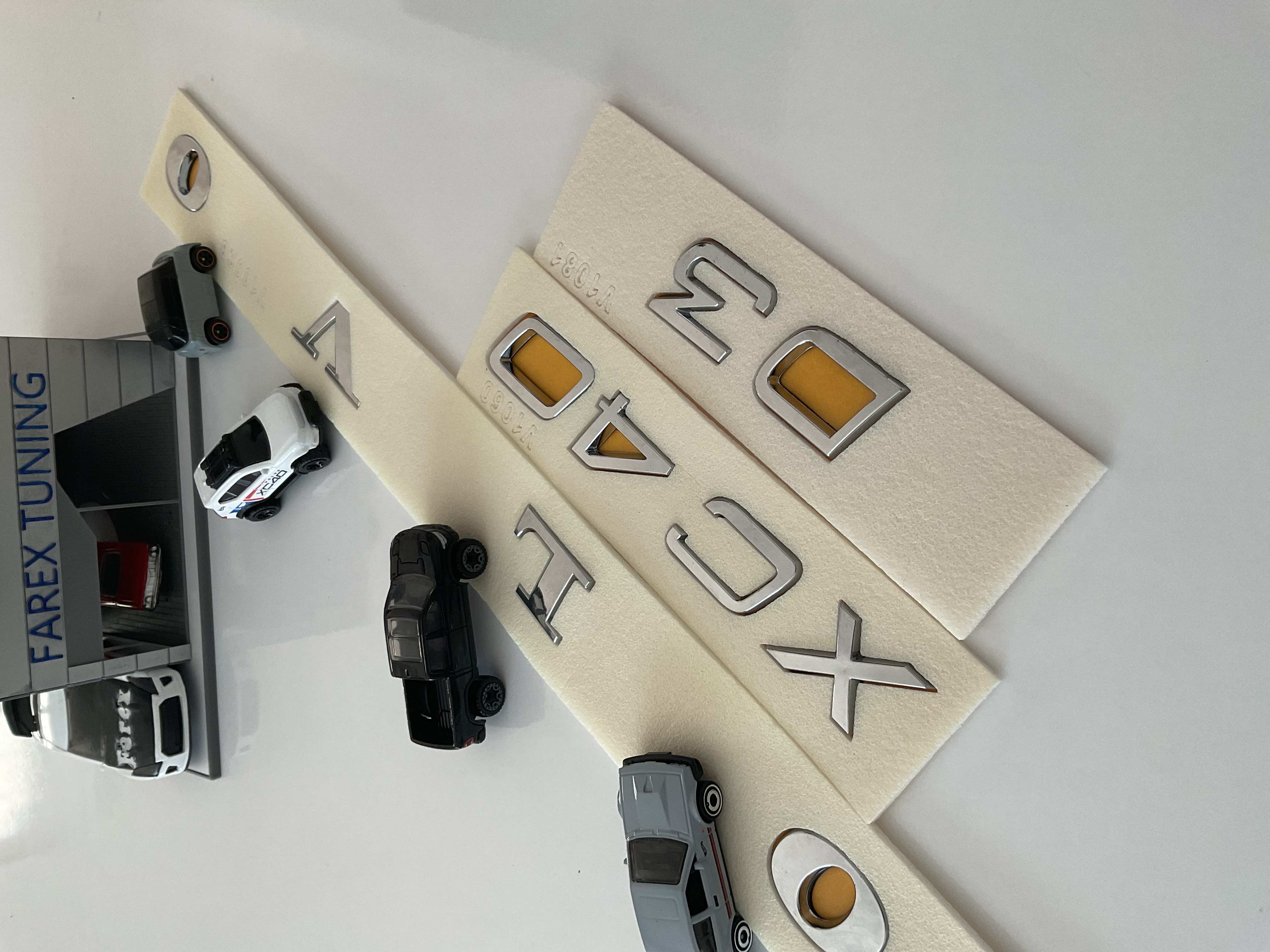 Volvo-XC40 ve D3 Yeni Nesil Krom Bagaj Yazısı Seti 3’lü 3M 3D ABS