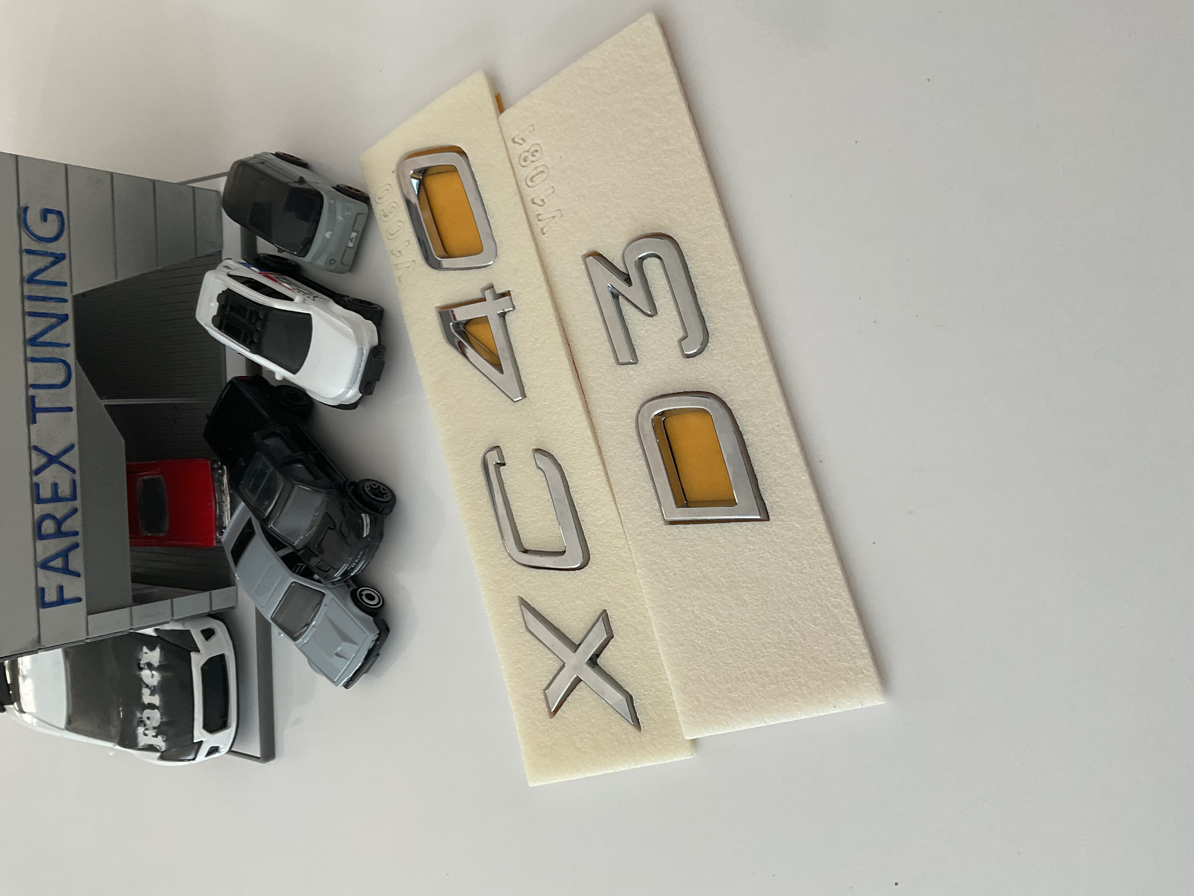 Volvo XC40 ve D3 Krom Bagaj Yazısı Seti 2’li 3M 3D ABS