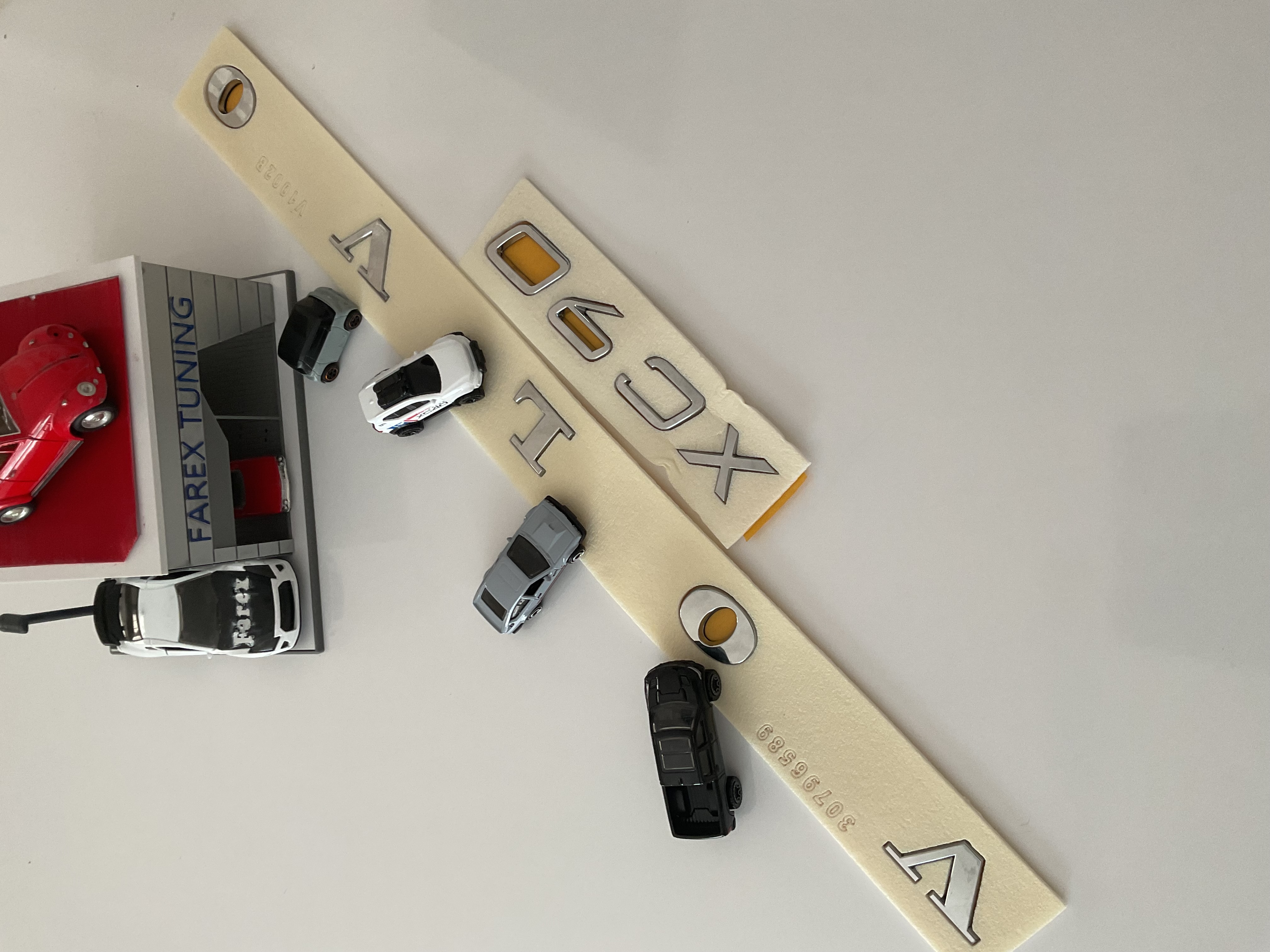 Volvo ve XC90 Krom Bagaj Yazısı Seti 2’li 3M 3D ABS