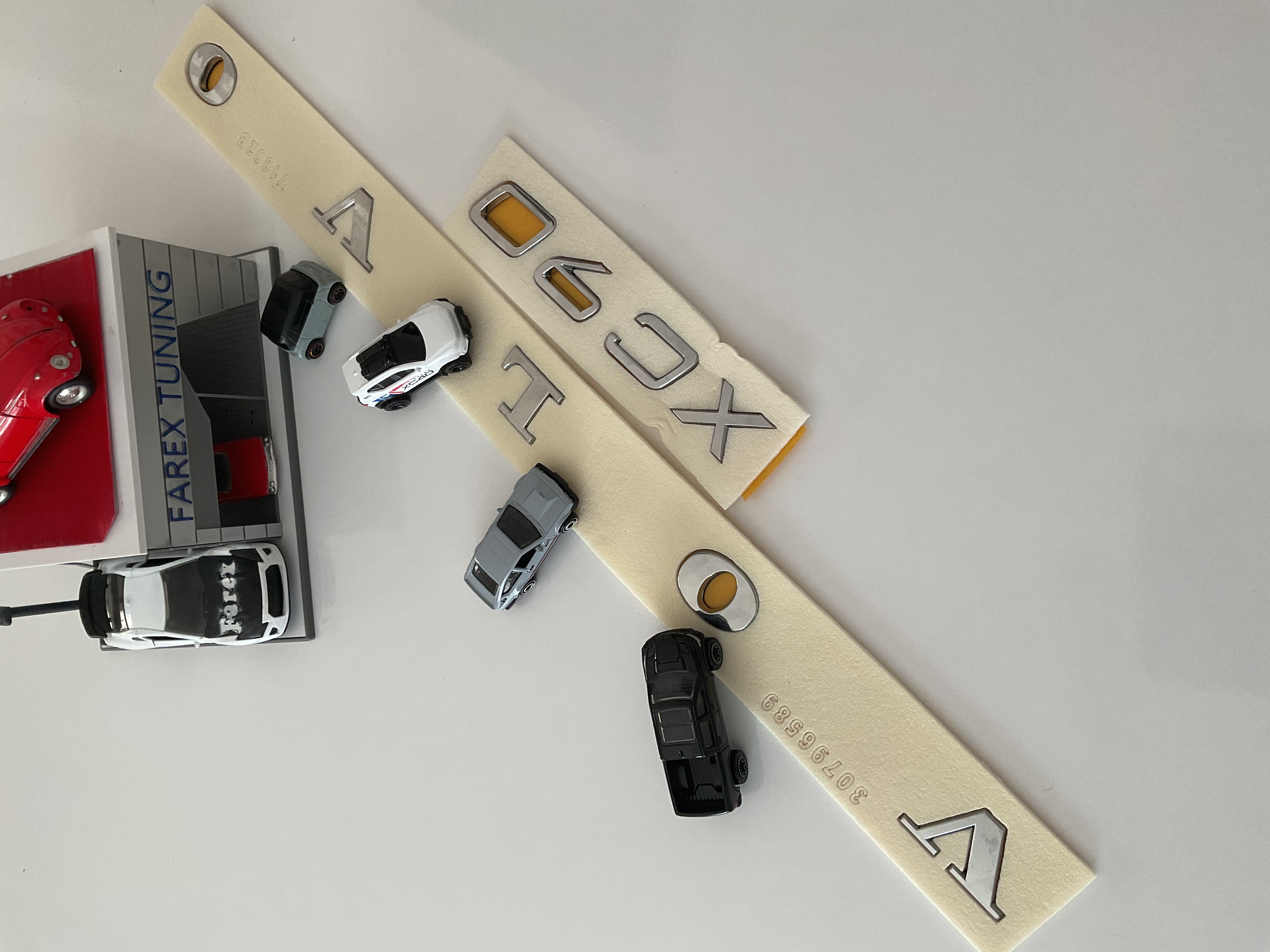 Volvo ve XC90 Krom Bagaj Yazısı Seti 2’li 3M 3D ABS