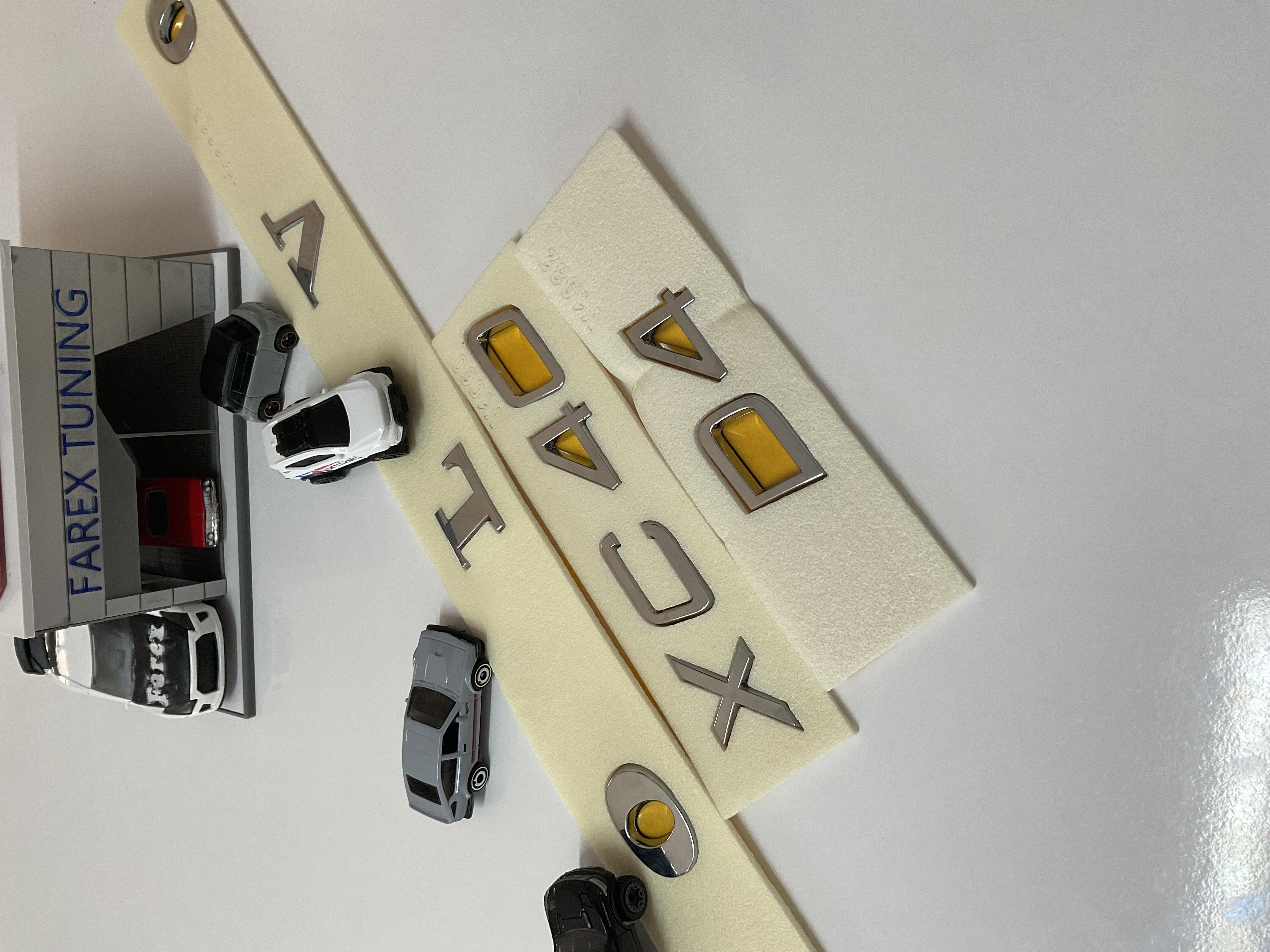 Volvo-XC40 ve D4 Yeni Nesil Krom Bagaj Yazısı Seti 3’lü 3M 3D ABS