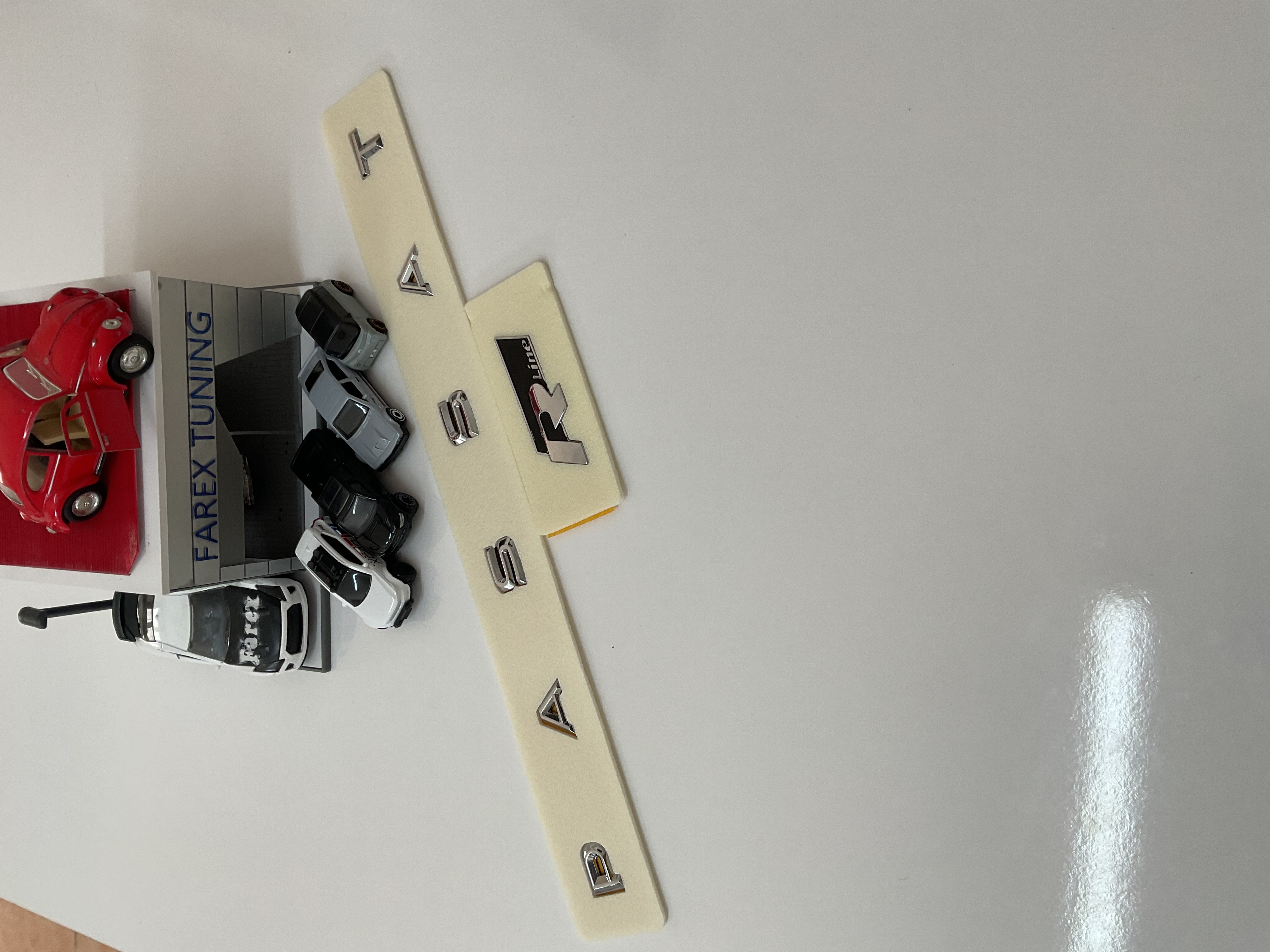 Volkswagen Passat Boşluklu Bagaj Yazısı ve R Line Bagaj Arması Seti 2’li 3M 3D ABS