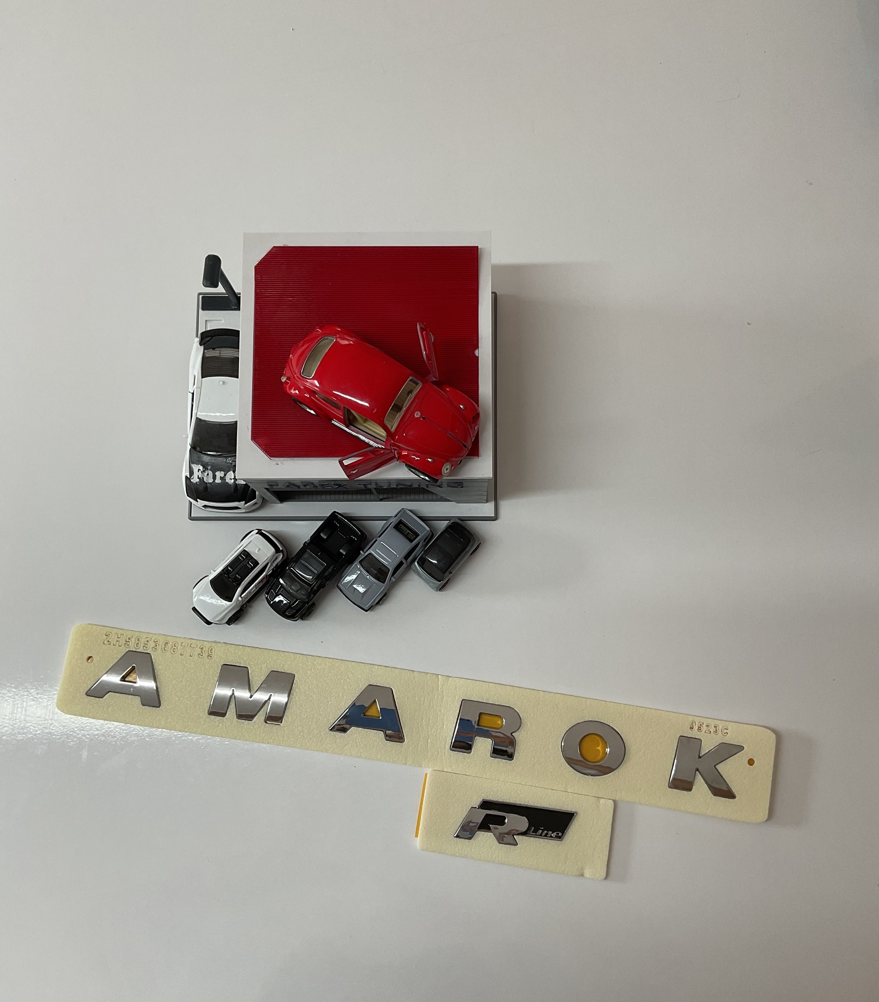 Volkswagen Amarok Boşluklu Bagaj Yazısı ve R Line Bagaj Arması Seti 2’li 3M 3D ABS