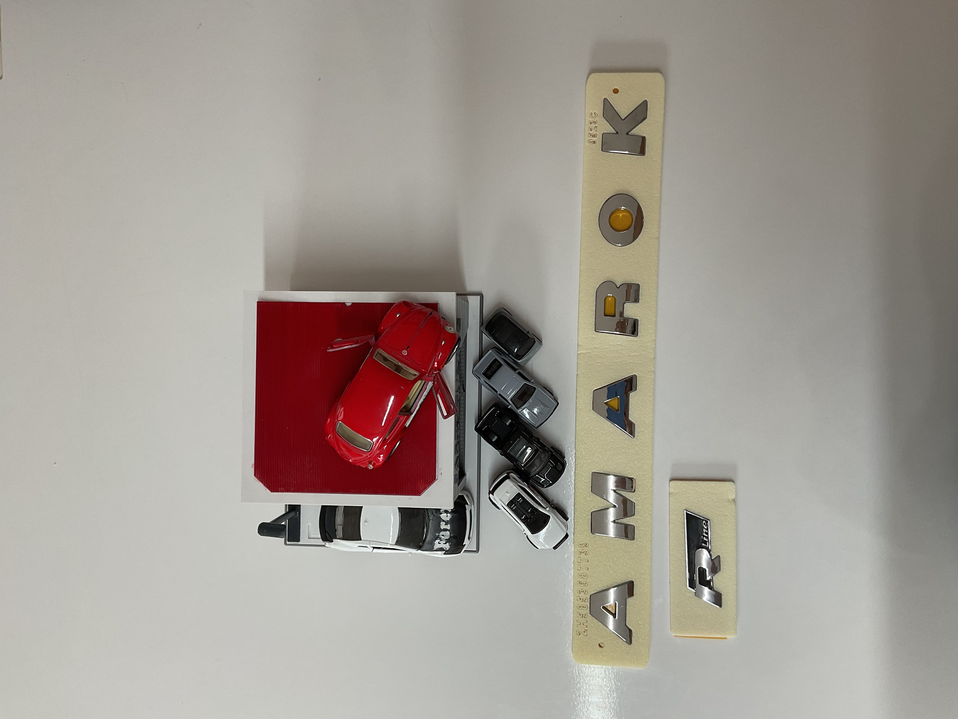 Volkswagen Amarok Boşluklu Bagaj Yazısı ve R Line Bagaj Arması Seti 2’li 3M 3D ABS