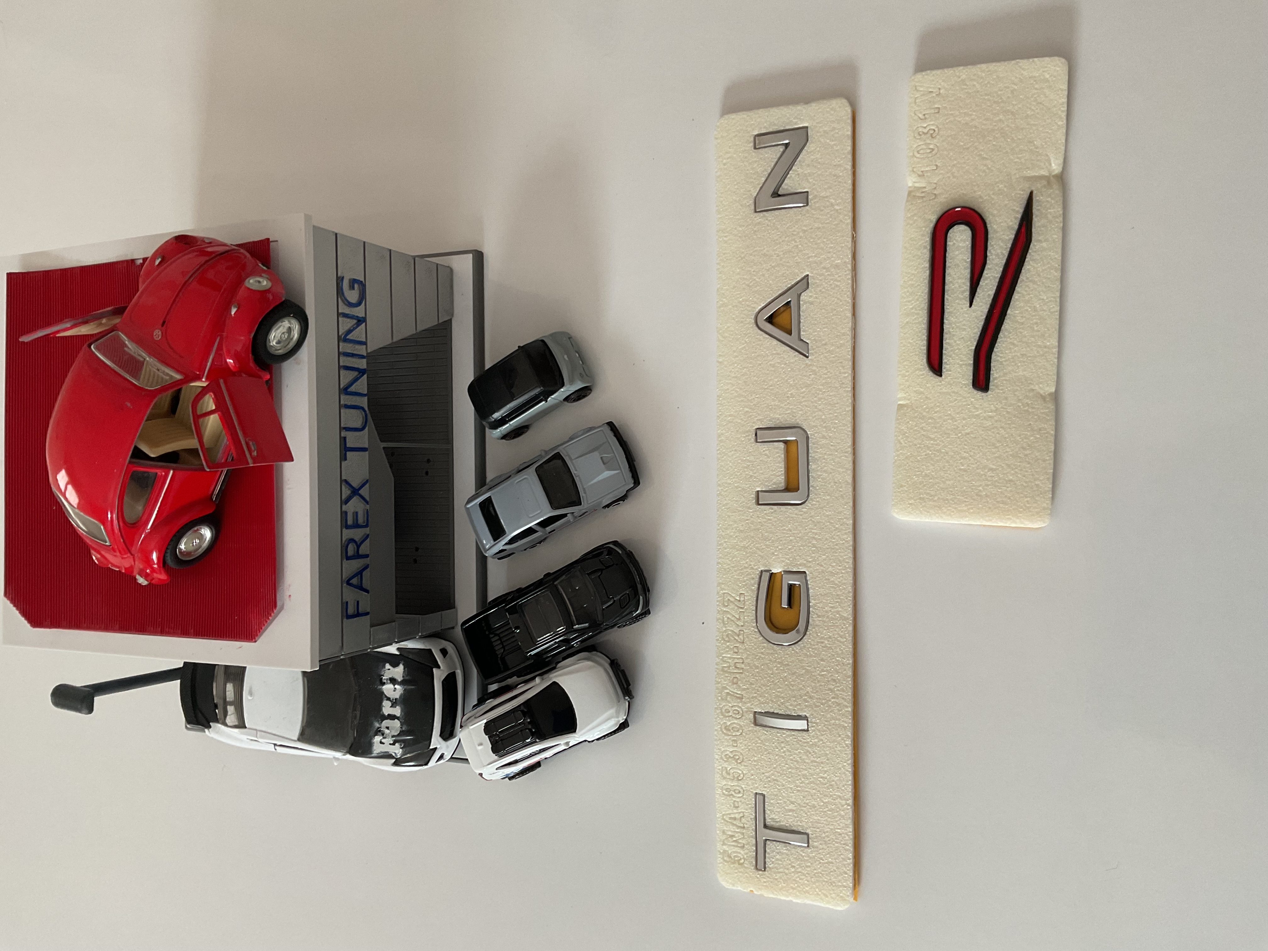 Skoda-Superb Piano Black Bagaj Yazısı ve Piano Black Panjur ve Bagaj Arması Seti 4’lü 3M 3D ABS