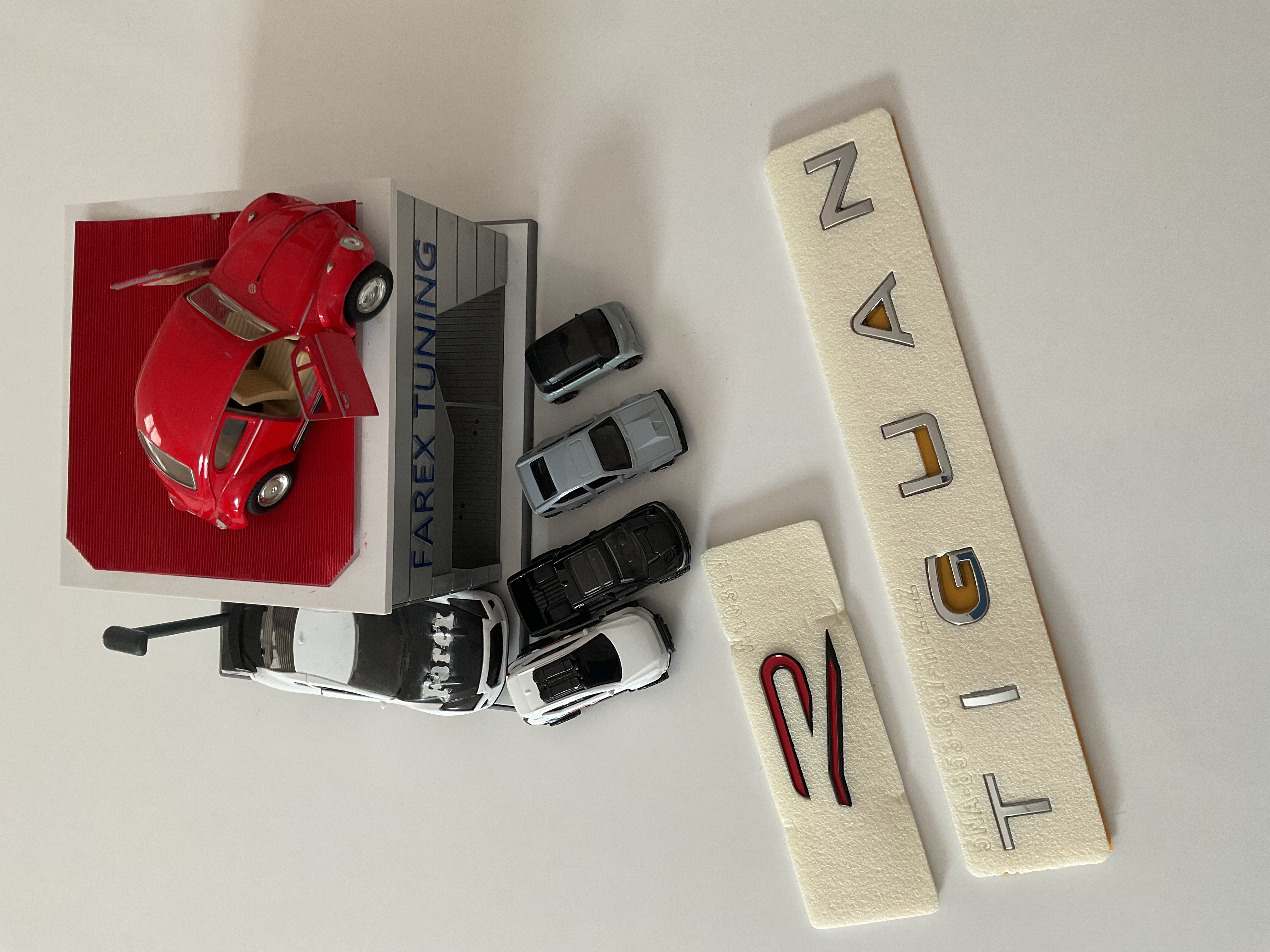 Skoda-Superb Piano Black Bagaj Yazısı ve Piano Black Panjur ve Bagaj Arması Seti 4’lü 3M 3D ABS