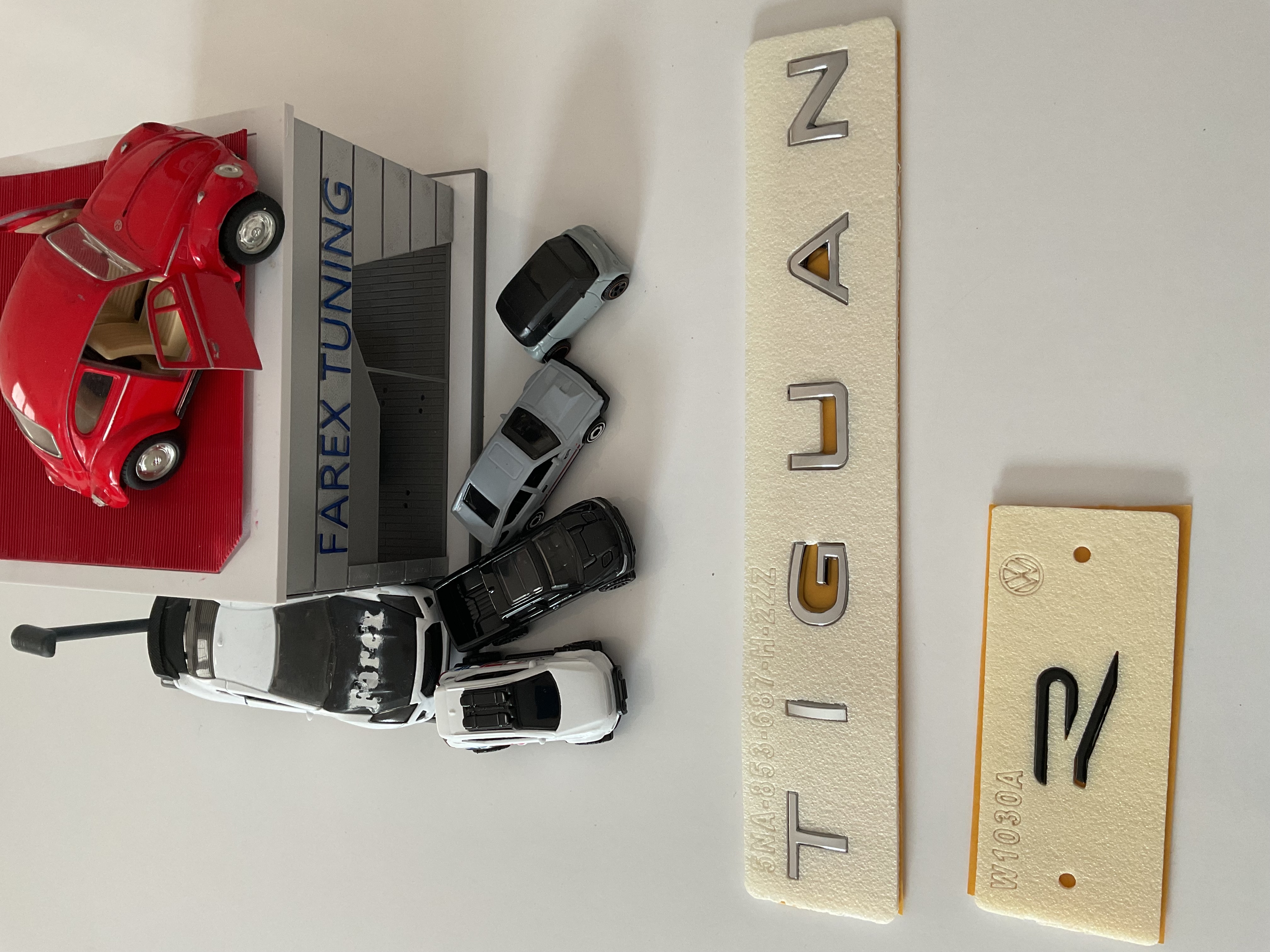 Volkswagen Passat Boşluklu Bagaj Yazısı ve R Line Bagaj Arması Seti 2’li 3M 3D ABS