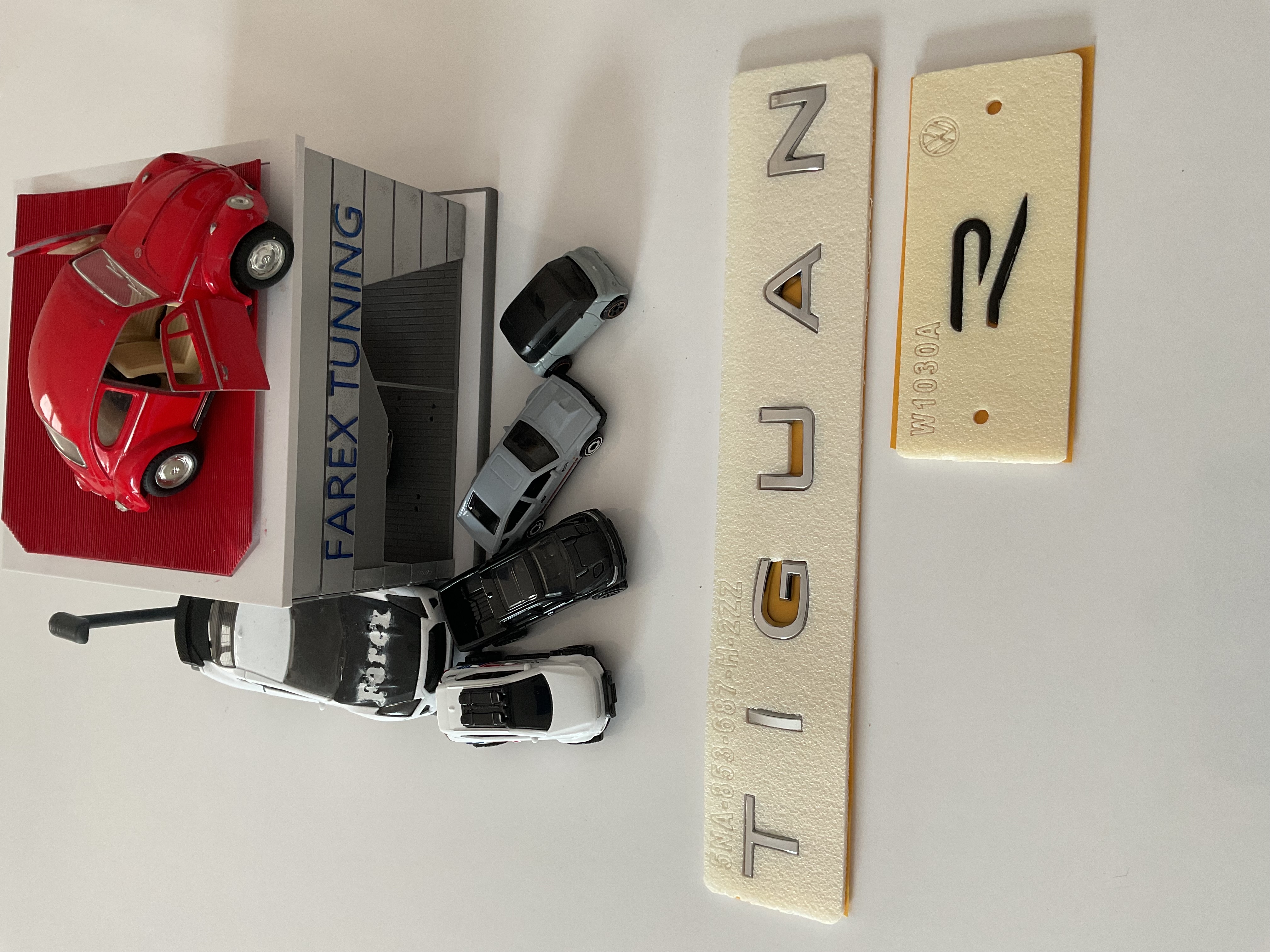 Volkswagen Passat Boşluklu Bagaj Yazısı ve R Line Bagaj Arması Seti 2’li 3M 3D ABS