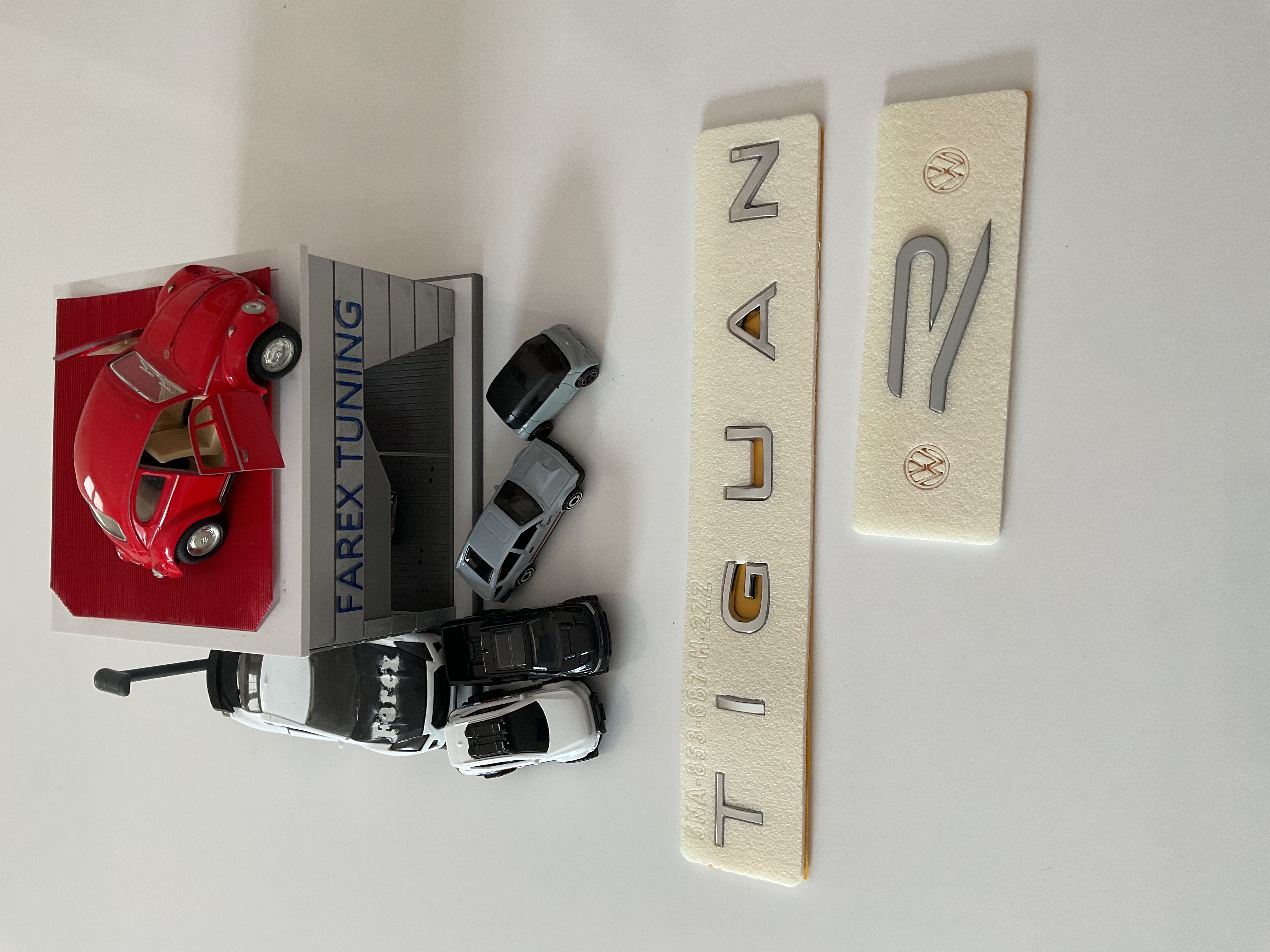 Volkswagen Amarok Boşluklu Bagaj Yazısı ve R Line Bagaj Arması Seti 2’li 3M 3D ABS