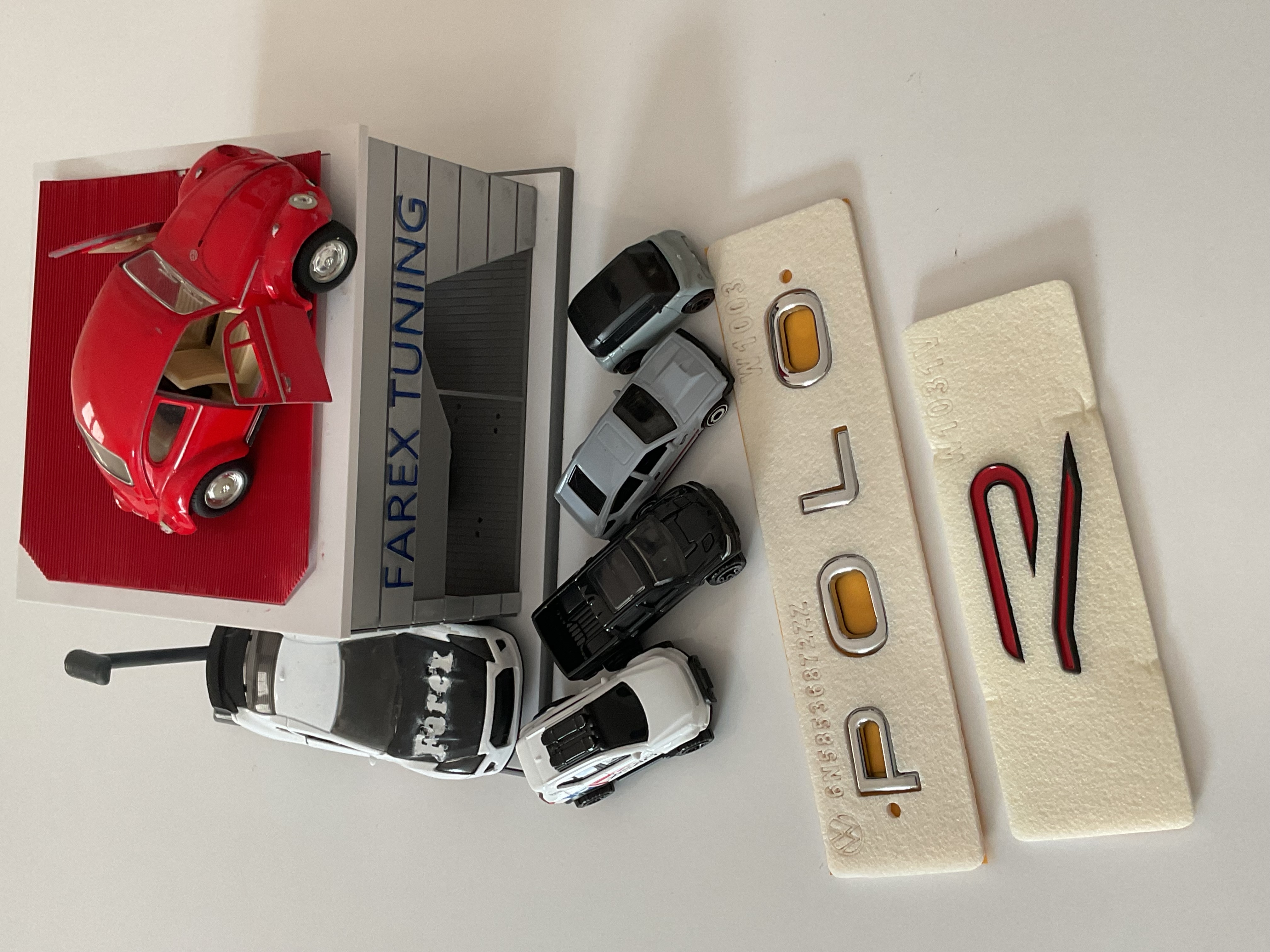 Volkswagen Polo ve R Büyük Boy (Siyah-Kırmızı) Krom Yeni Nesil Bagaj Yazısı 3M 3D ABS