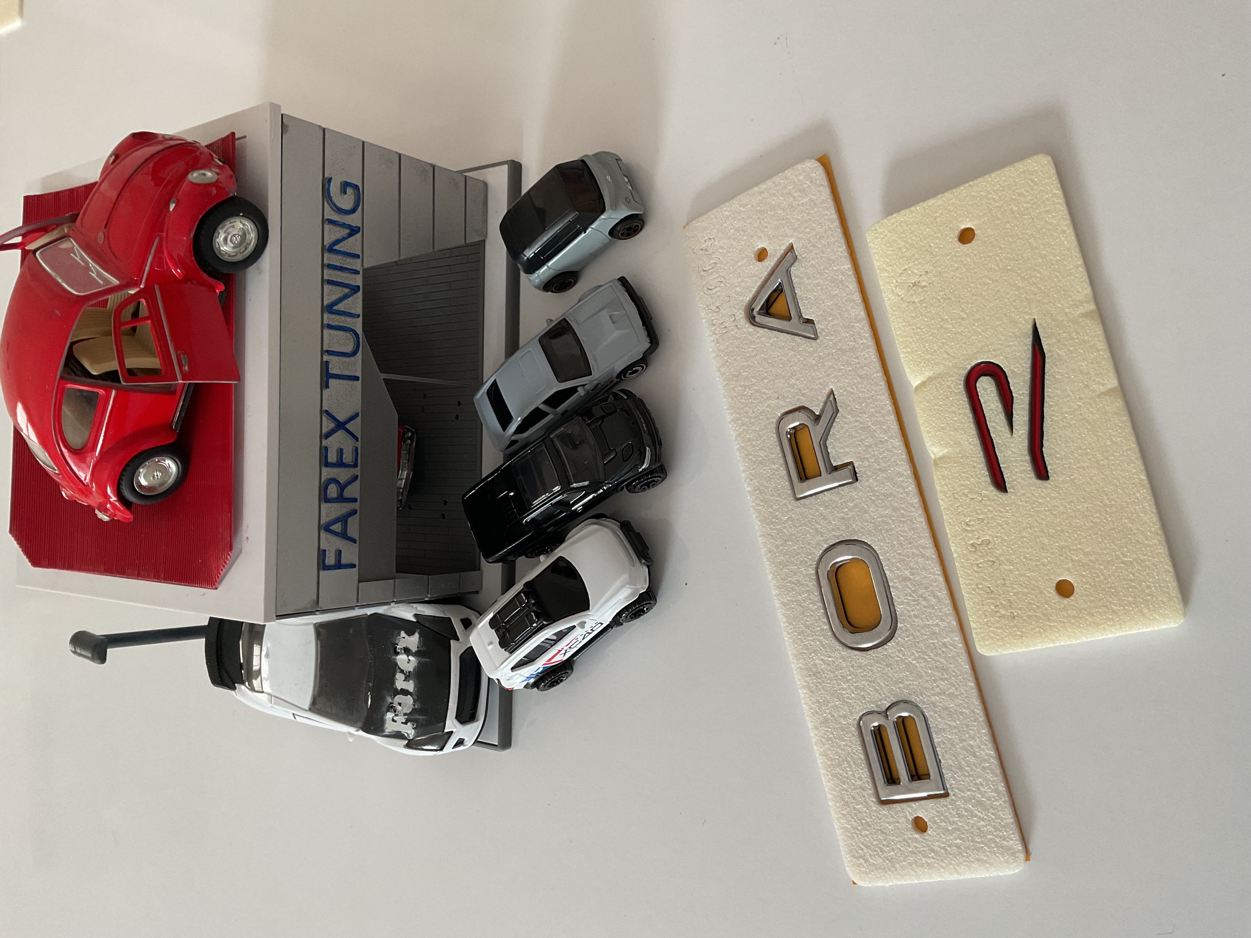 Volkswagen Bora Krom ve R (Siyah-Kırmızı) Küçük Boy Yeni Nesil Bagaj Yazısı 3M 3D ABS