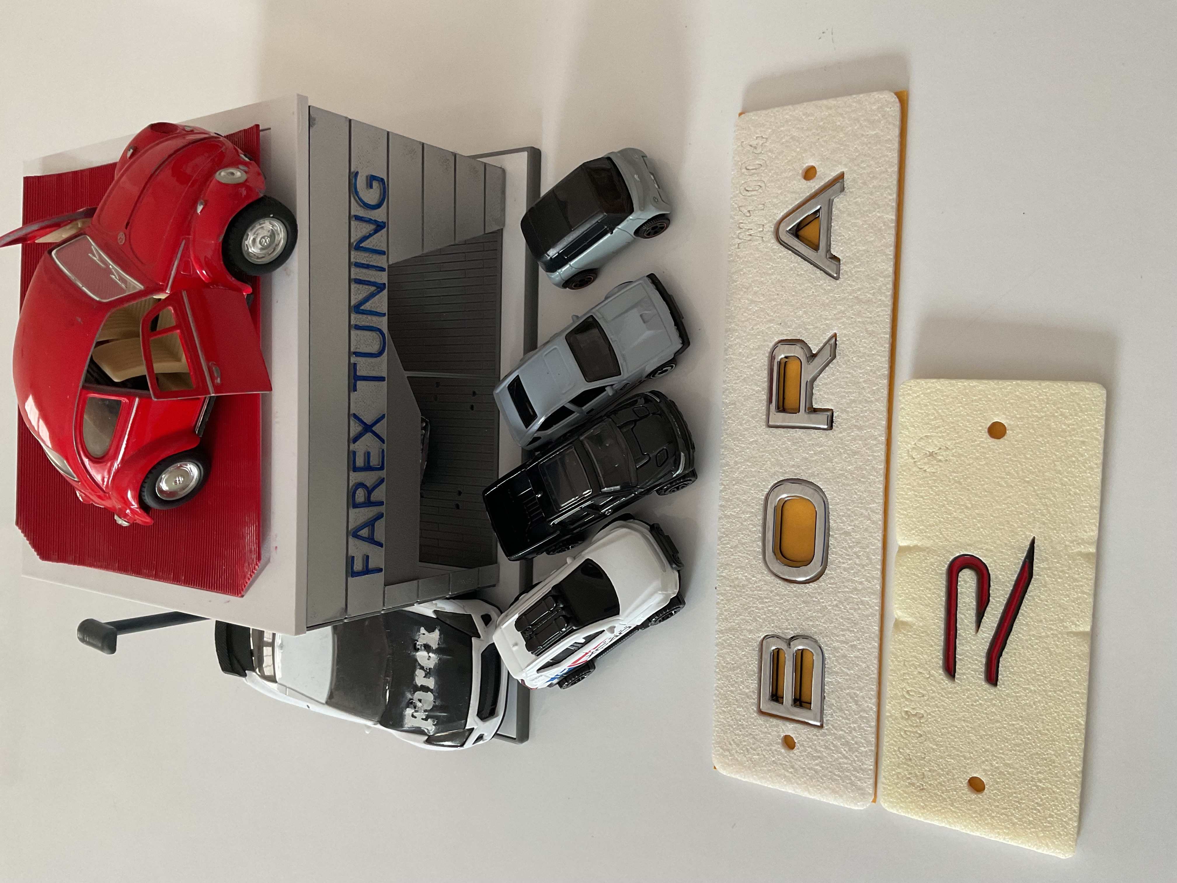 Volkswagen Bora Krom ve R (Siyah-Kırmızı) Küçük Boy Yeni Nesil Bagaj Yazısı 3M 3D ABS