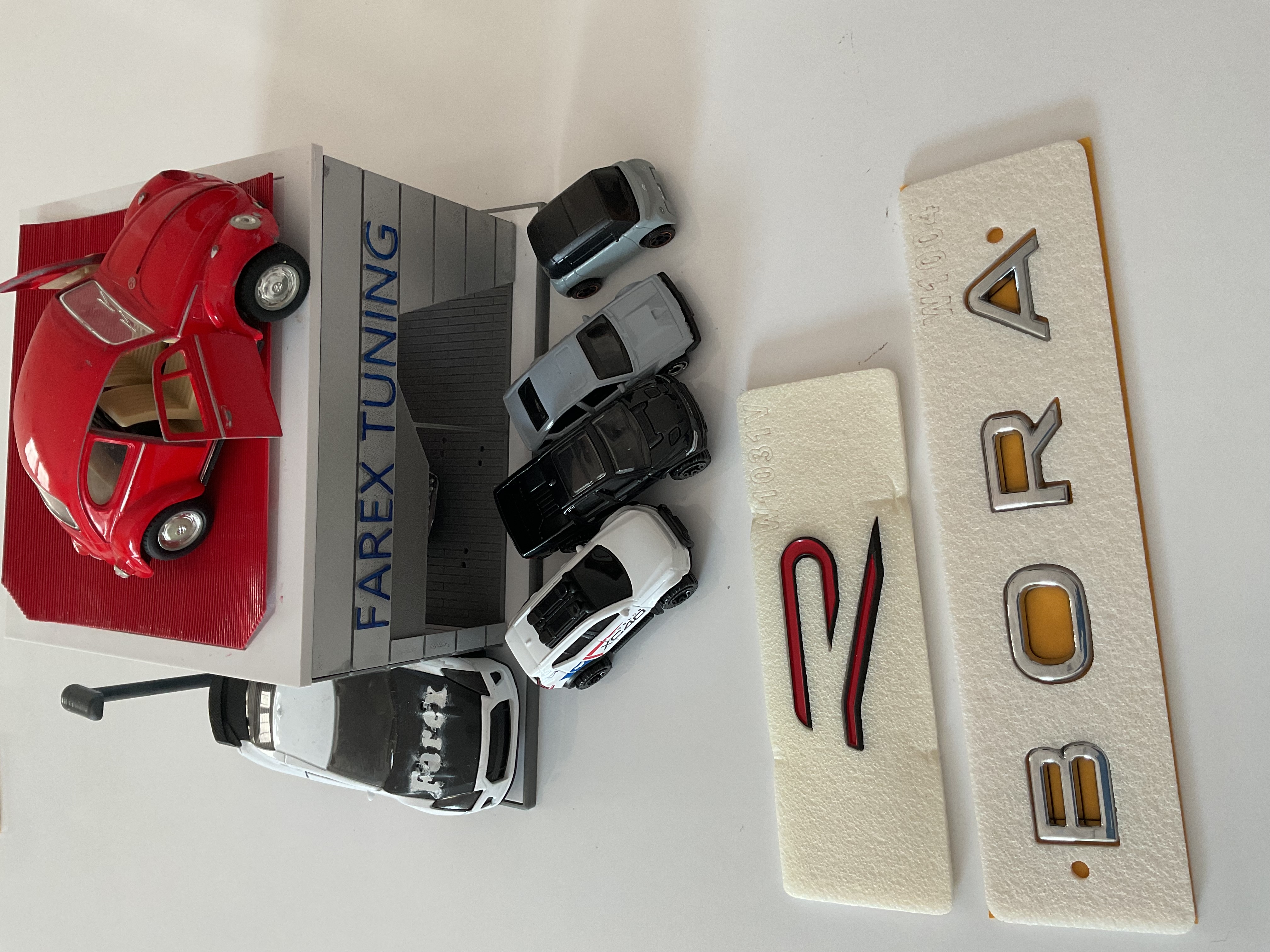 Volkswagen Bora Krom ve R (Siyah-Kırmızı) Büyük Boy Yeni Nesil Bagaj Yazısı 3M 3D ABS