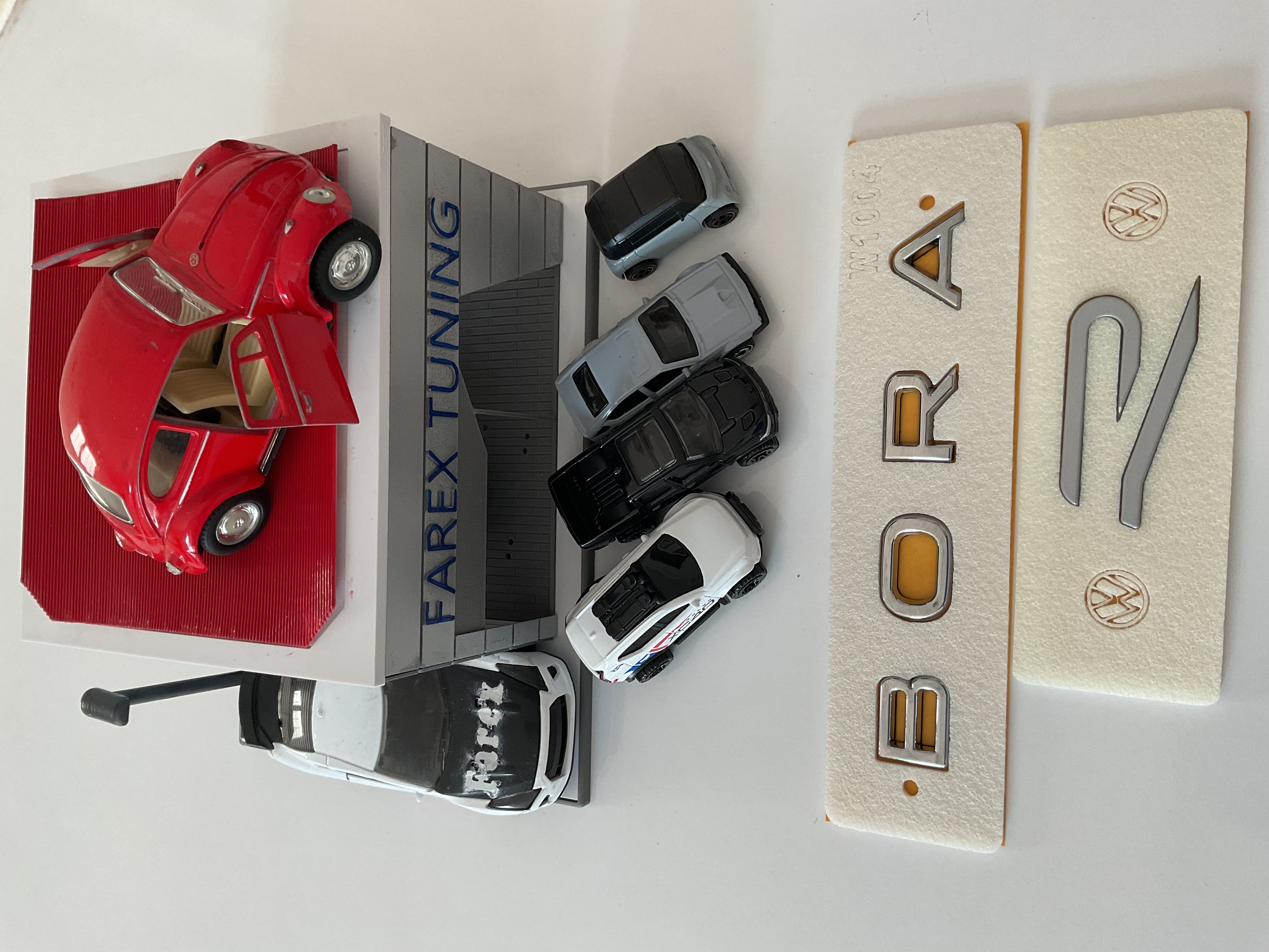 Volkswagen Bora Krom ve R (Gri) Büyük Boy Yeni Nesil Bagaj Yazısı 3M 3D ABS