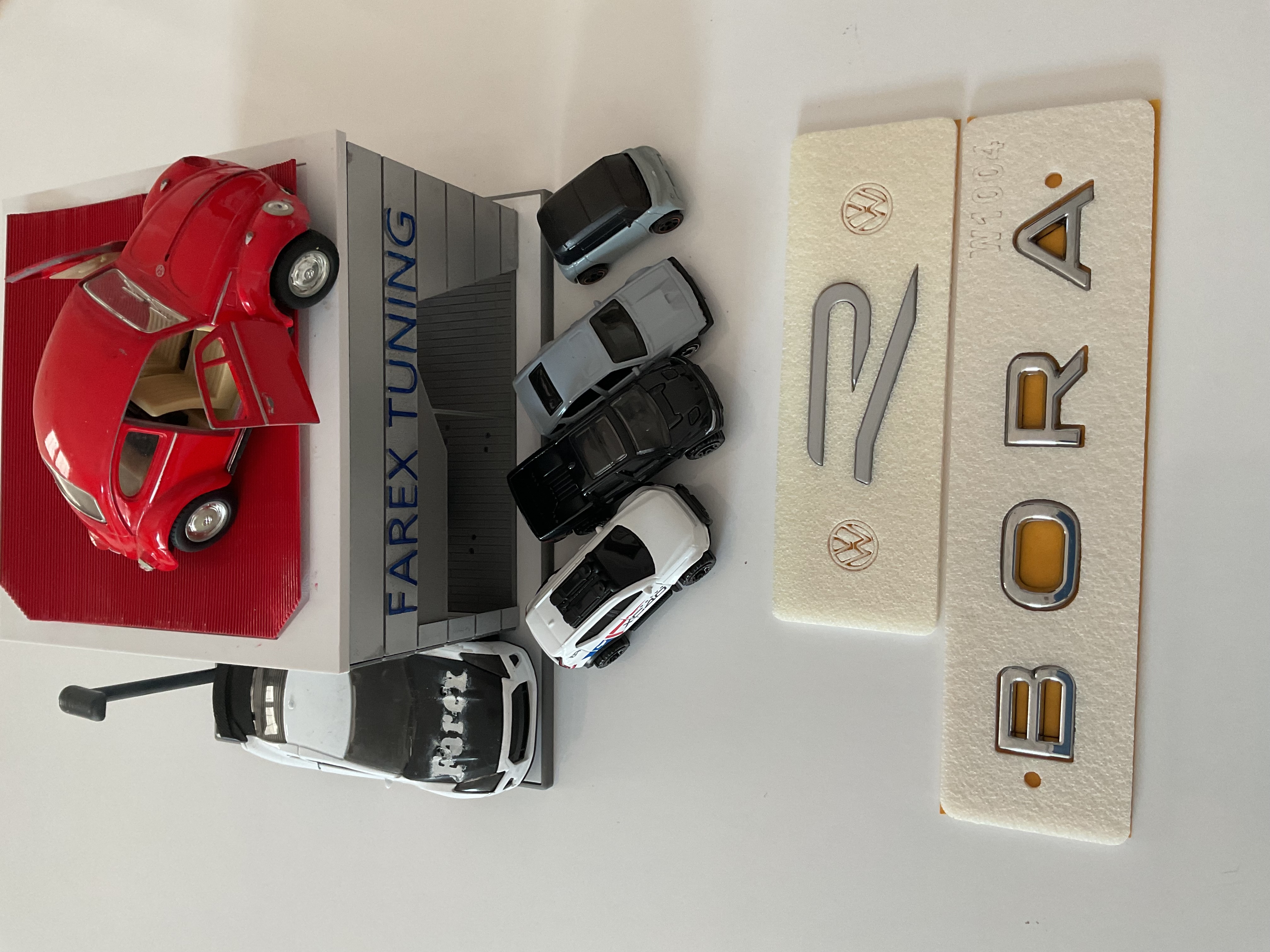 Volkswagen Bora Krom ve R (Gri) Büyük Boy Yeni Nesil Bagaj Yazısı 3M 3D ABS