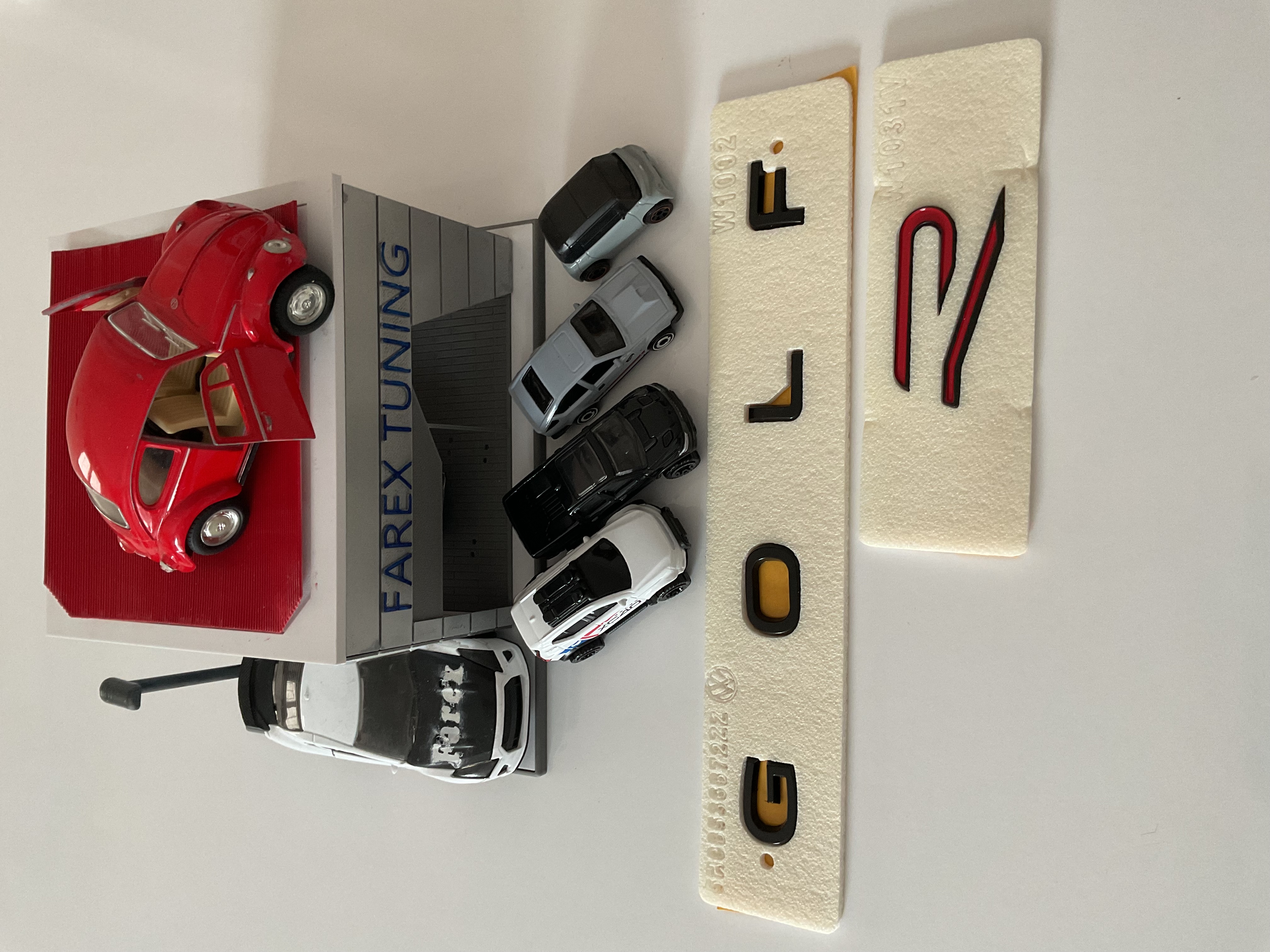 Volkswagen Golf Piano Black Boşluklu ve R Büyük (Siyah-Kırmızı) Yeni Nesil 3M 3D ABS