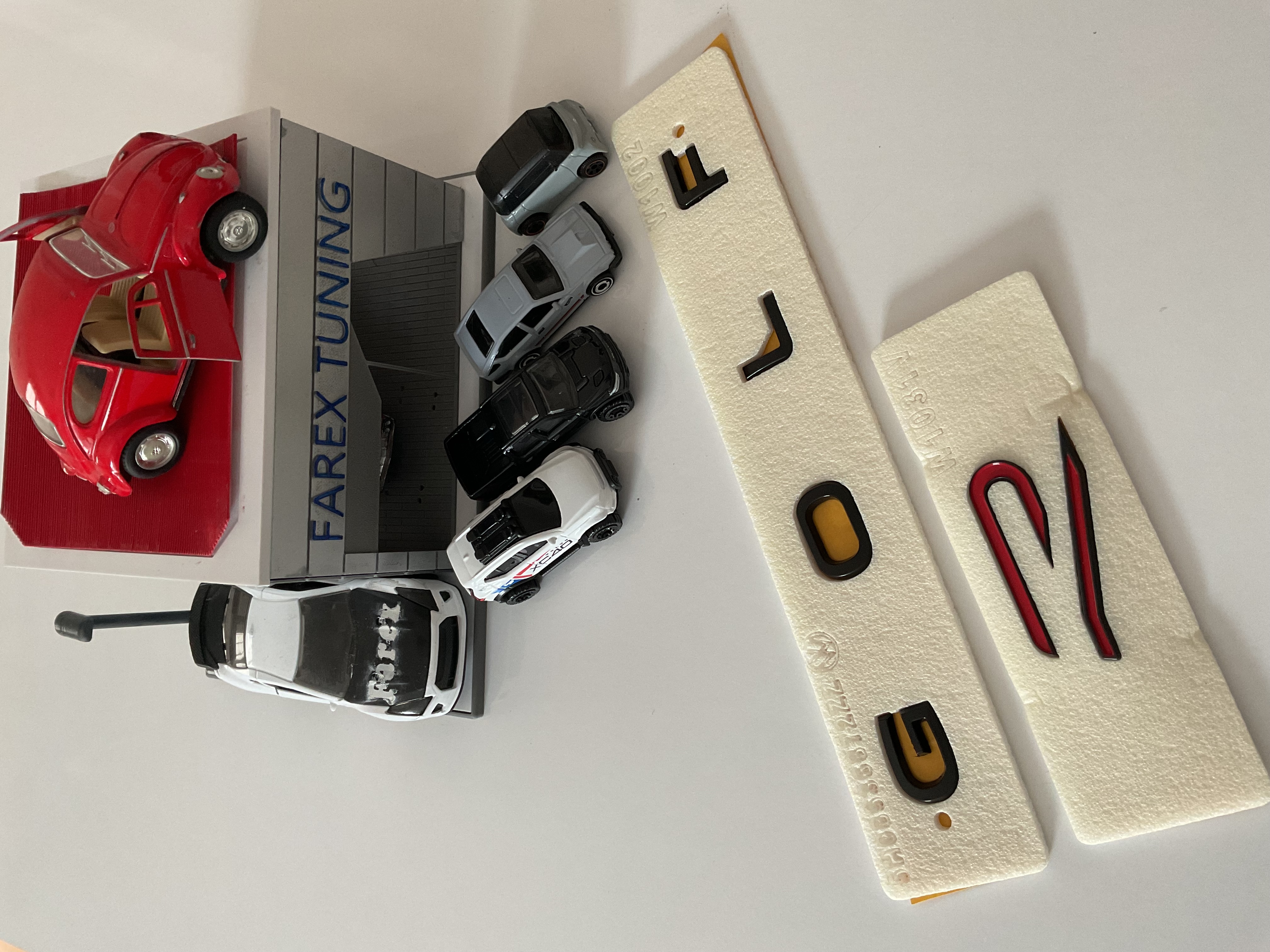 Volkswagen Golf Piano Black Boşluklu ve R Büyük (Siyah-Kırmızı) Yeni Nesil 3M 3D ABS