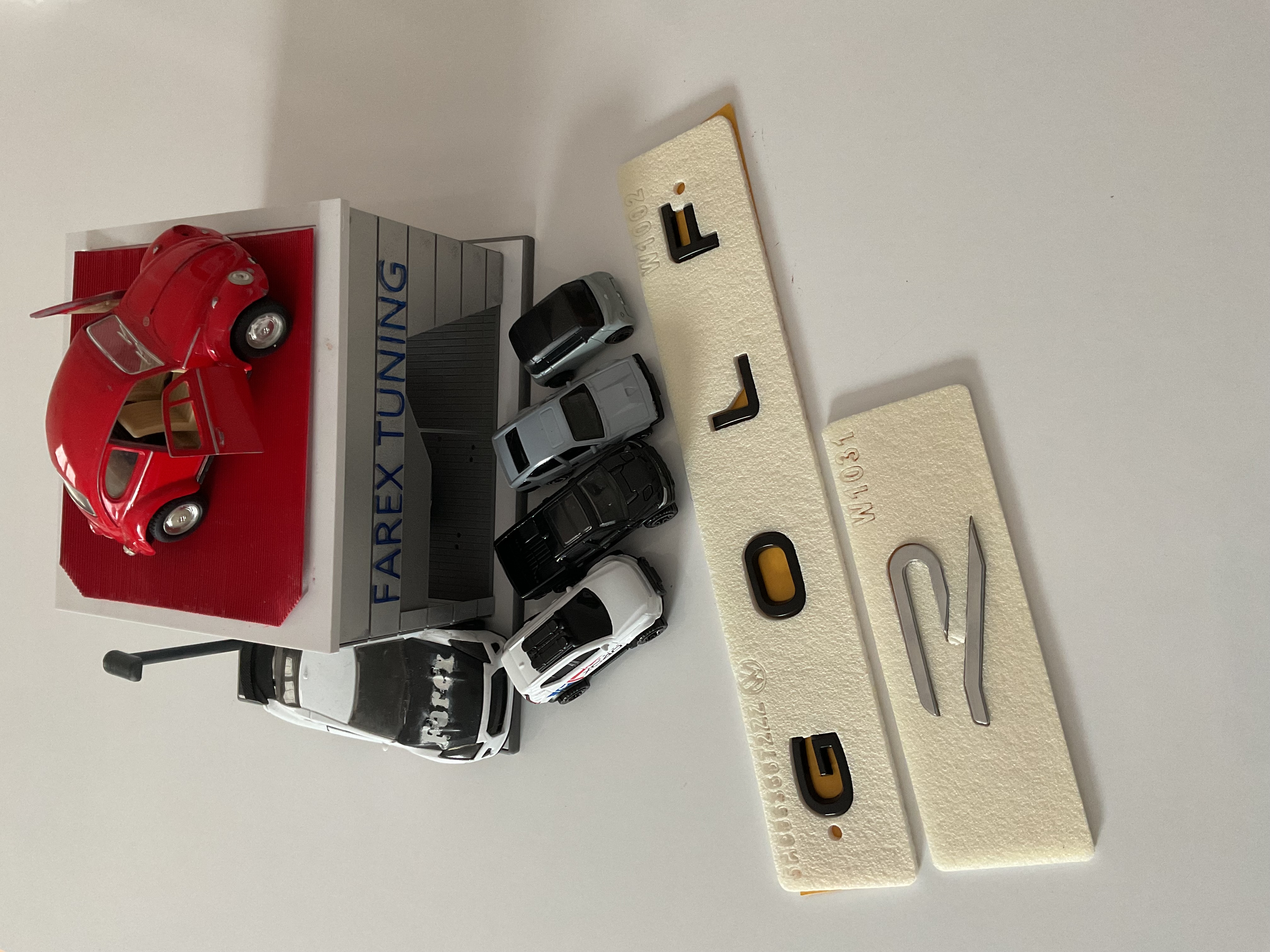 Volkswagen Golf Piano Black Boşluklu ve R Büyük (Krom) Yeni Nesil 3M 3D ABS