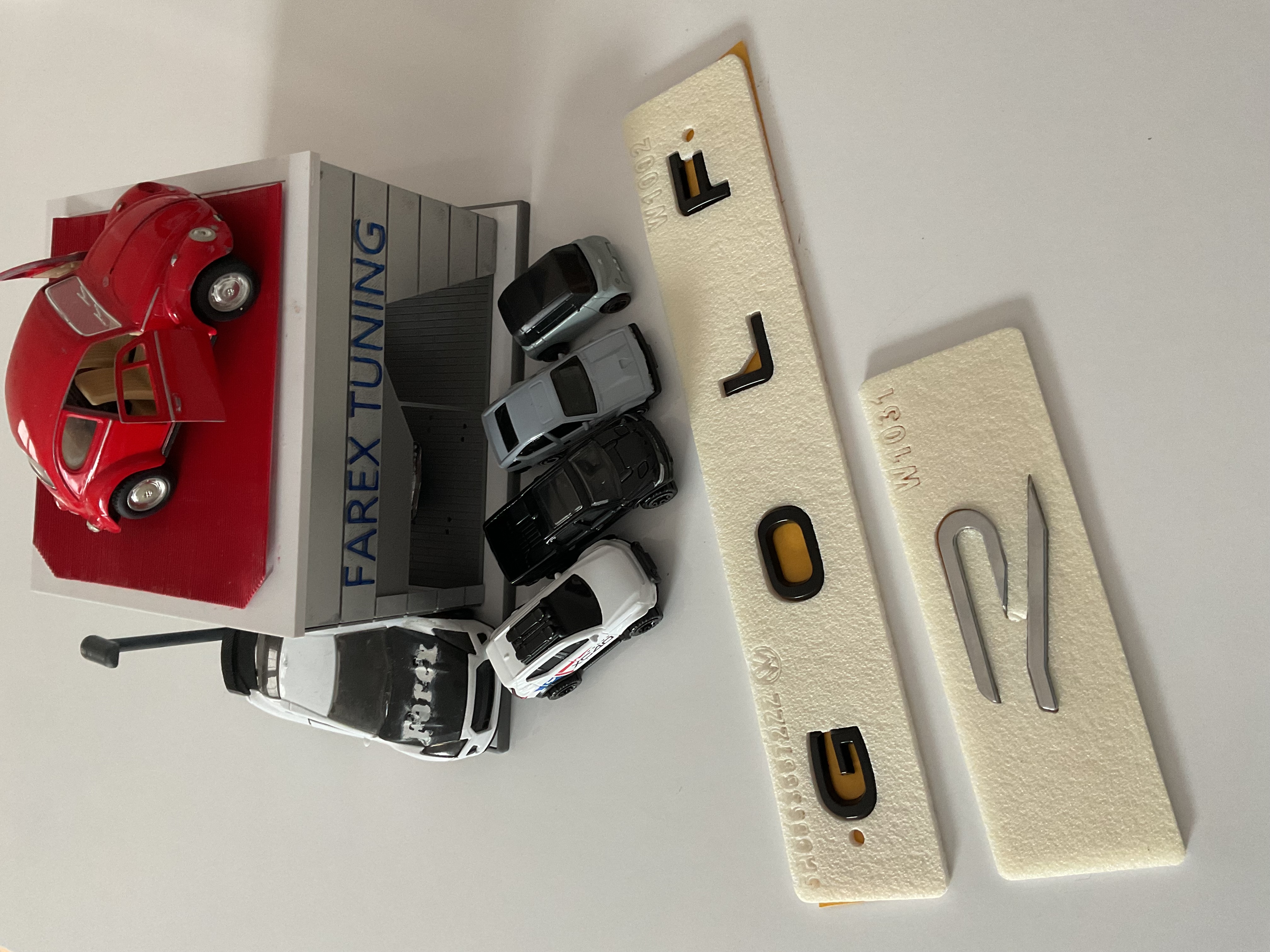 Volkswagen Golf Piano Black Boşluklu ve R Büyük (Krom) Yeni Nesil 3M 3D ABS