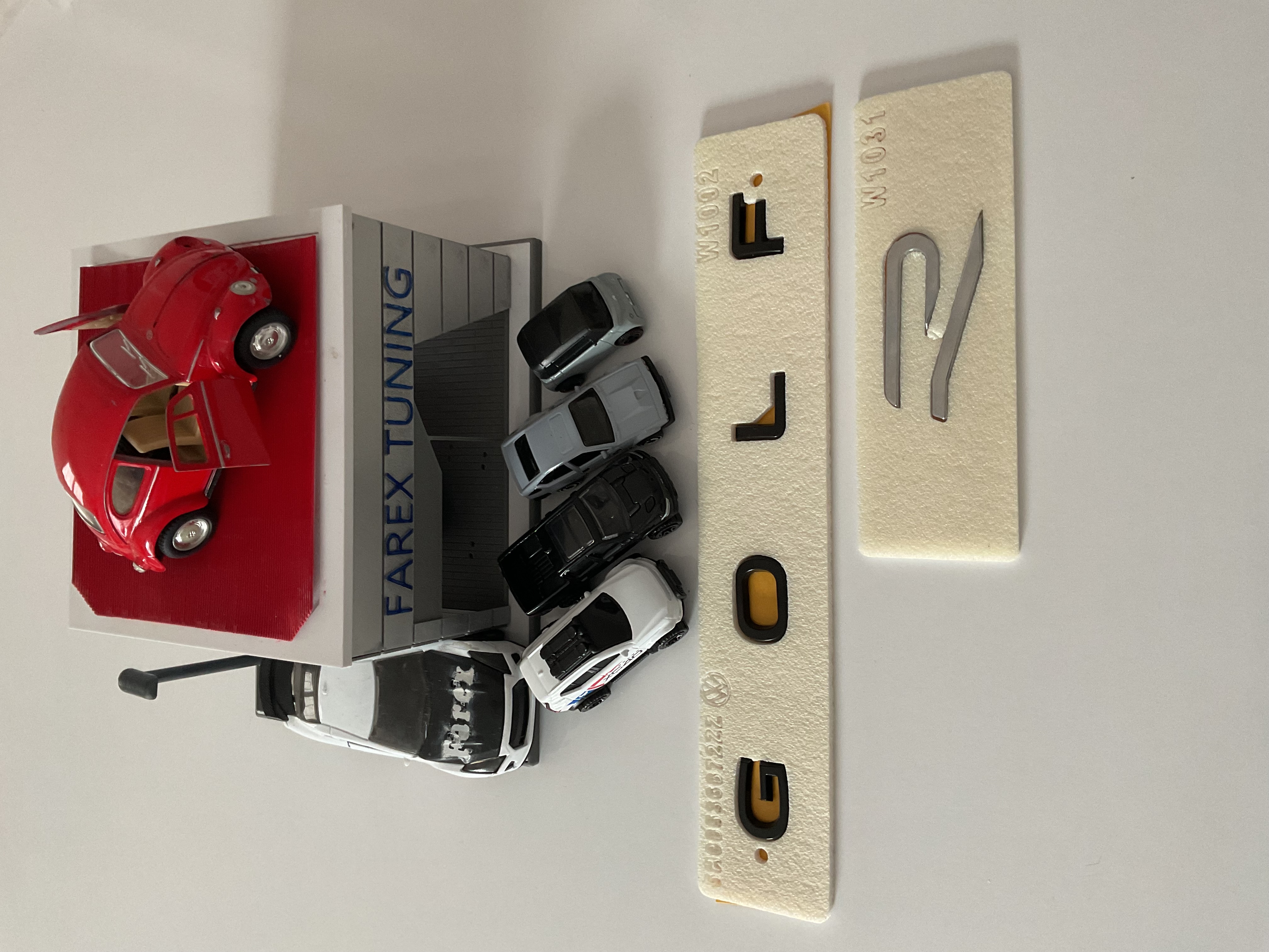 Volkswagen Golf Piano Black Boşluklu ve R Büyük (Krom) Yeni Nesil 3M 3D ABS