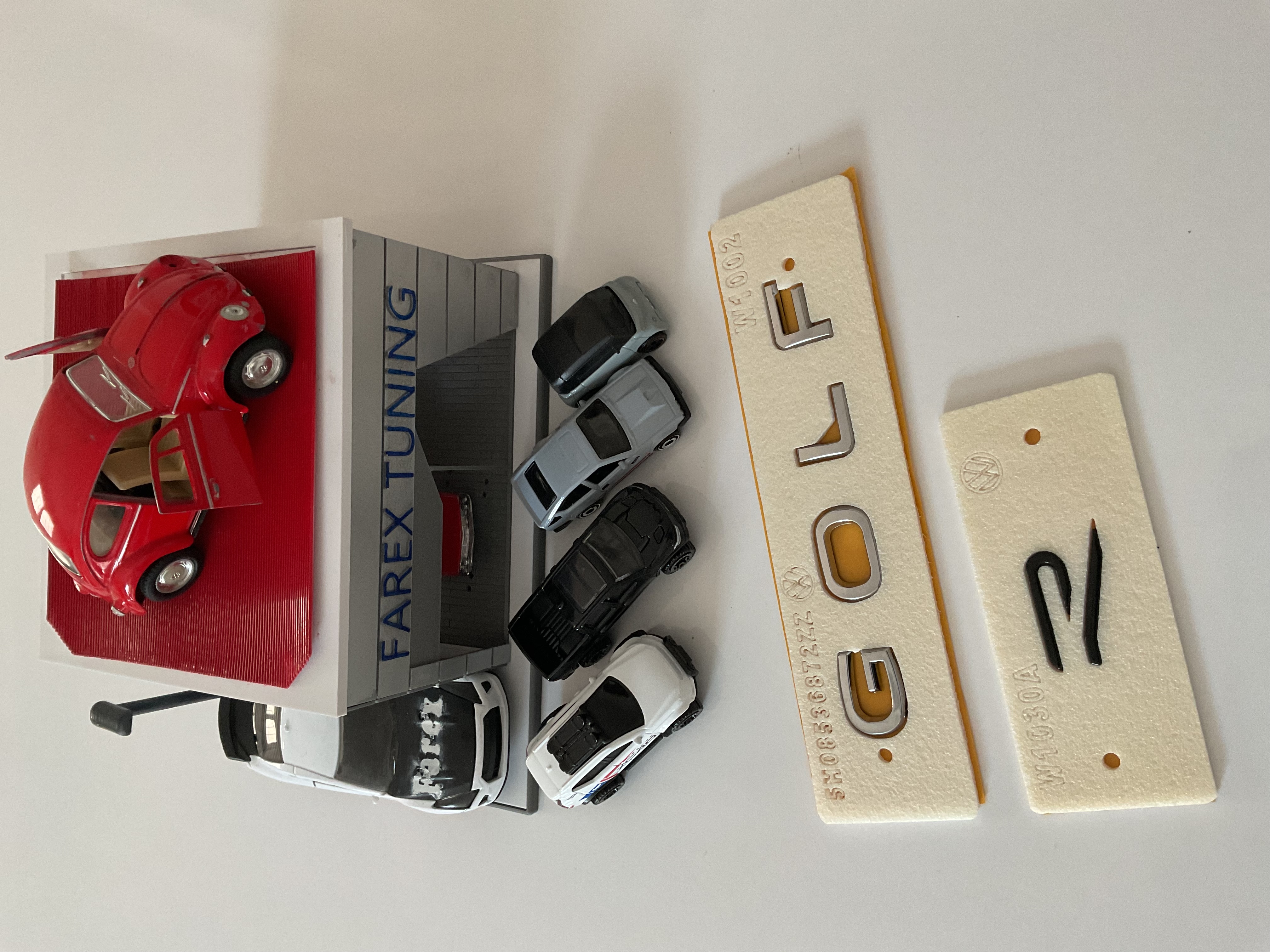 Volkswagen Golf Krom Boşluklu ve R Küçük (Piano Black) Yeni Nesil 3M 3D ABS