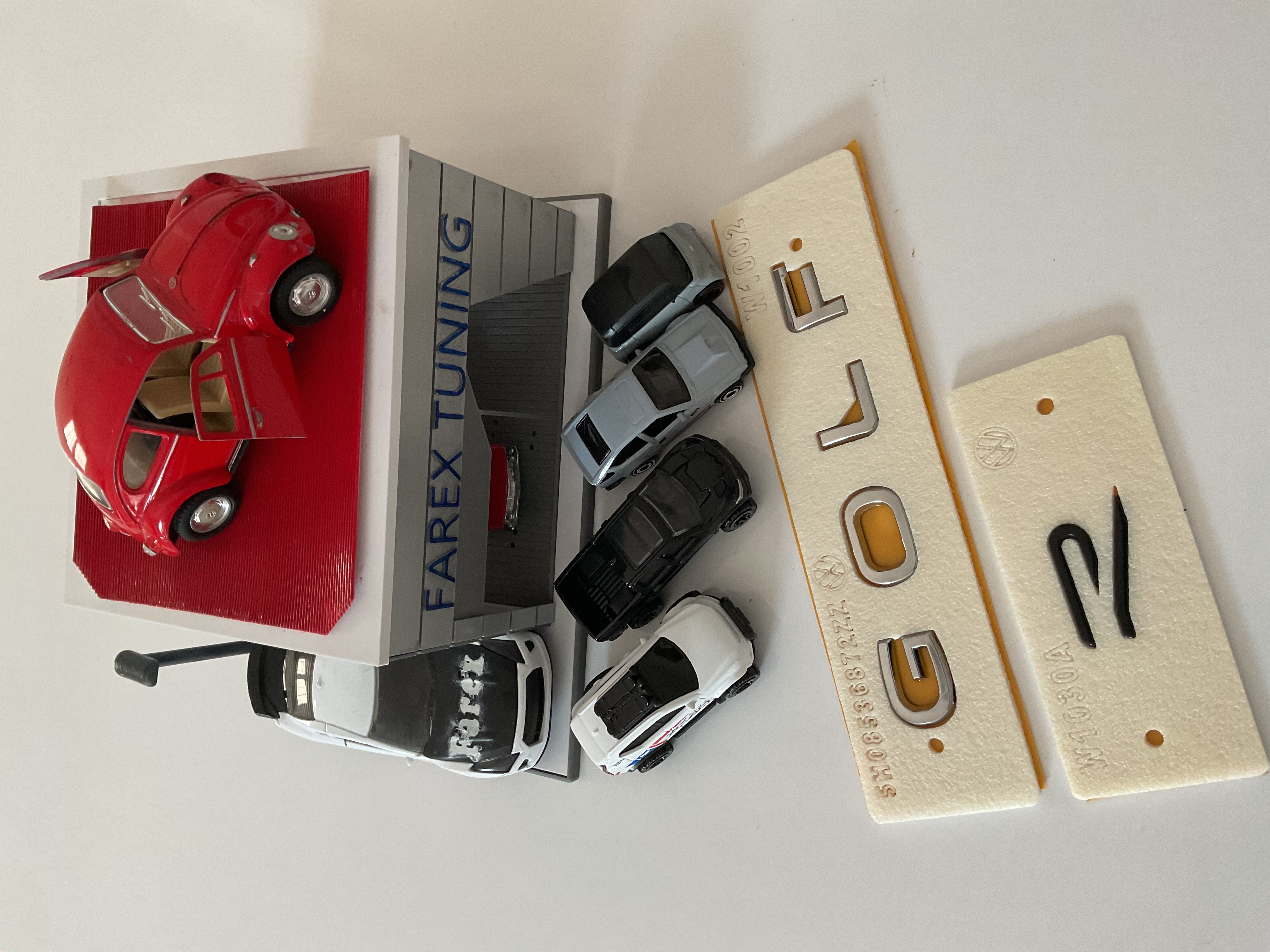 Volkswagen Golf Krom Boşluklu ve R Küçük (Piano Black) Yeni Nesil 3M 3D ABS