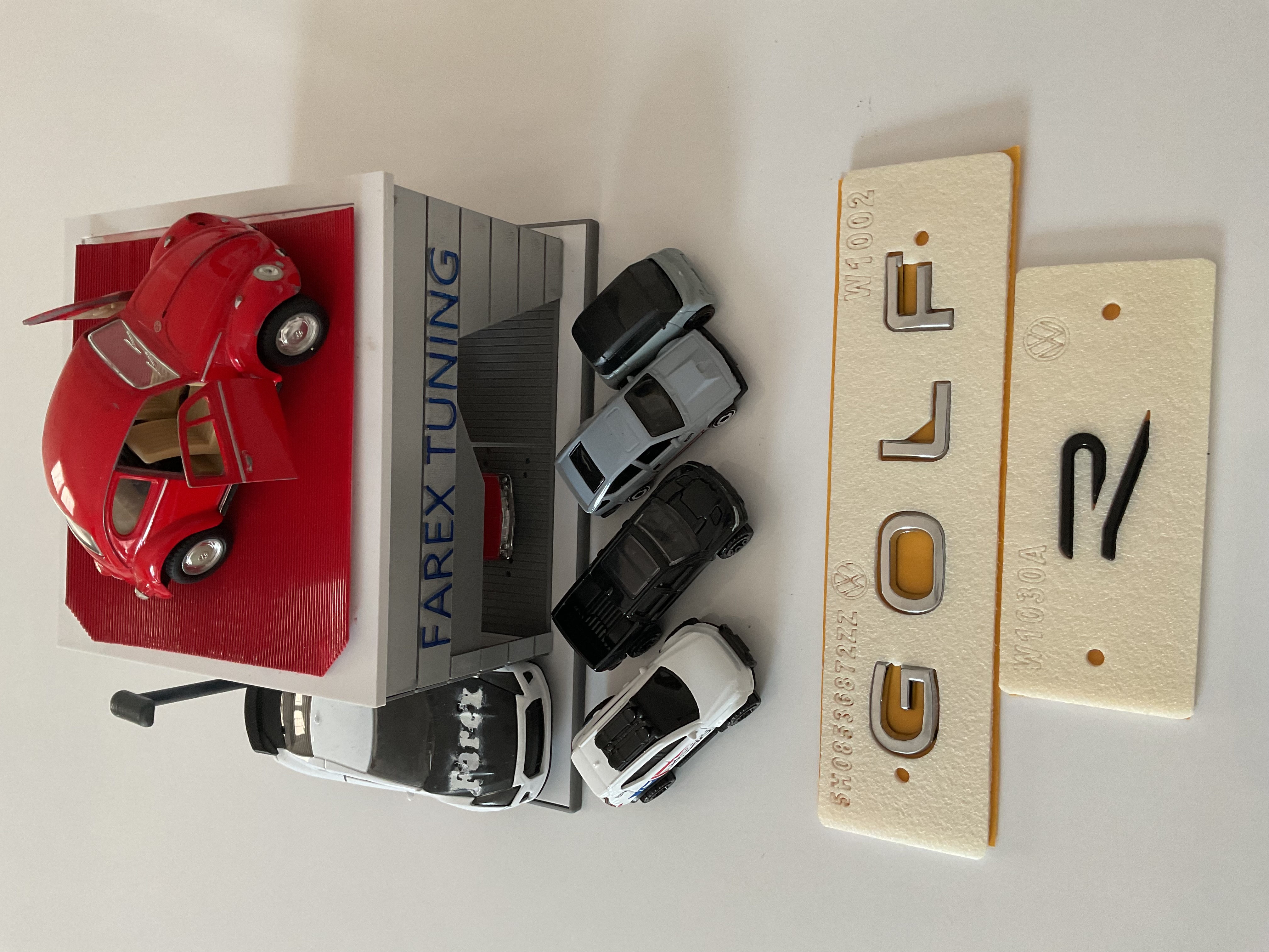 Volkswagen Golf Krom Boşluklu ve R Küçük (Piano Black) Yeni Nesil 3M 3D ABS