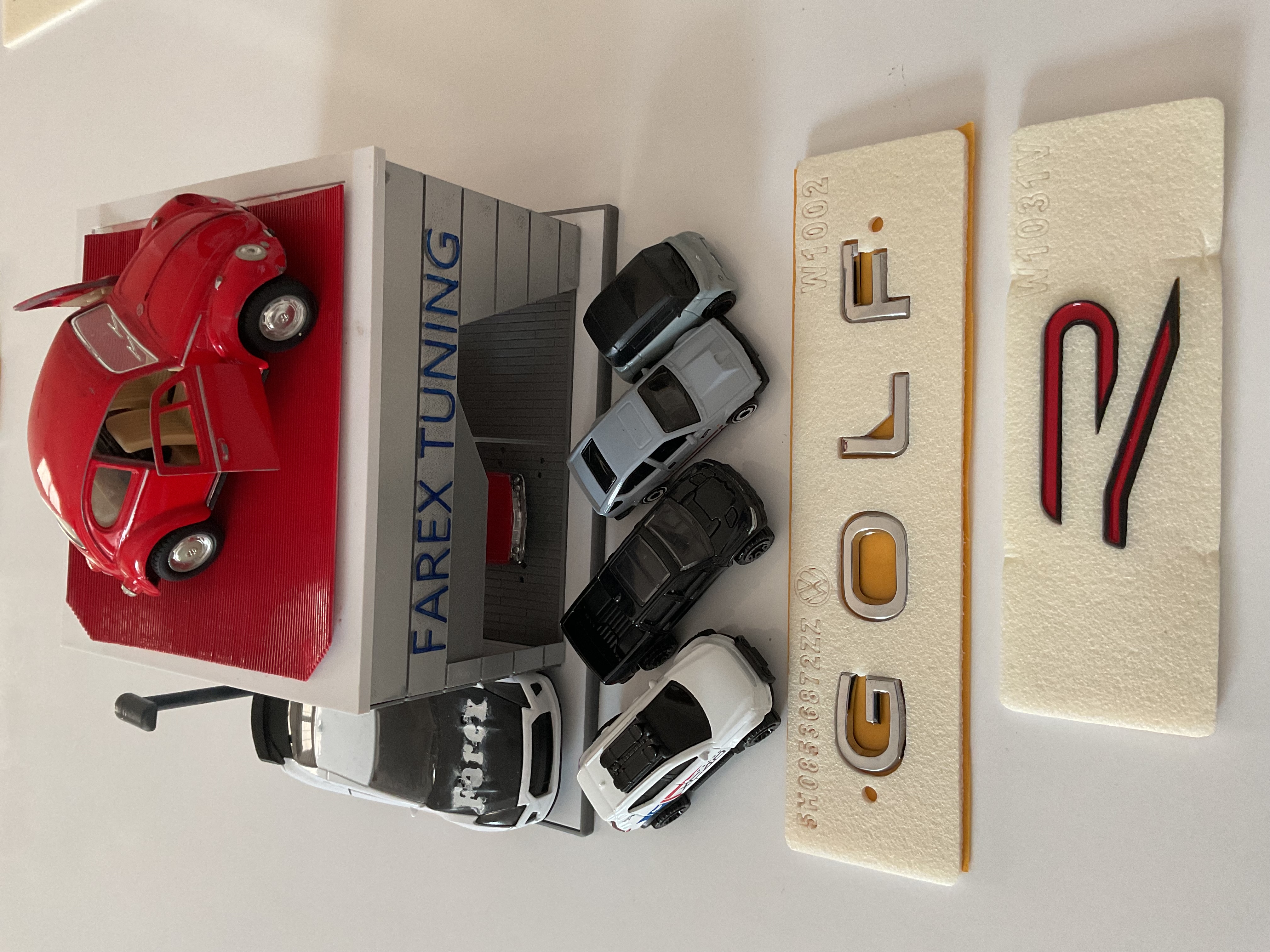 Volkswagen Golf Krom Boşluklu ve R Büyük (Siyah-Kırmızı) Yeni Nesil 3M 3D ABS