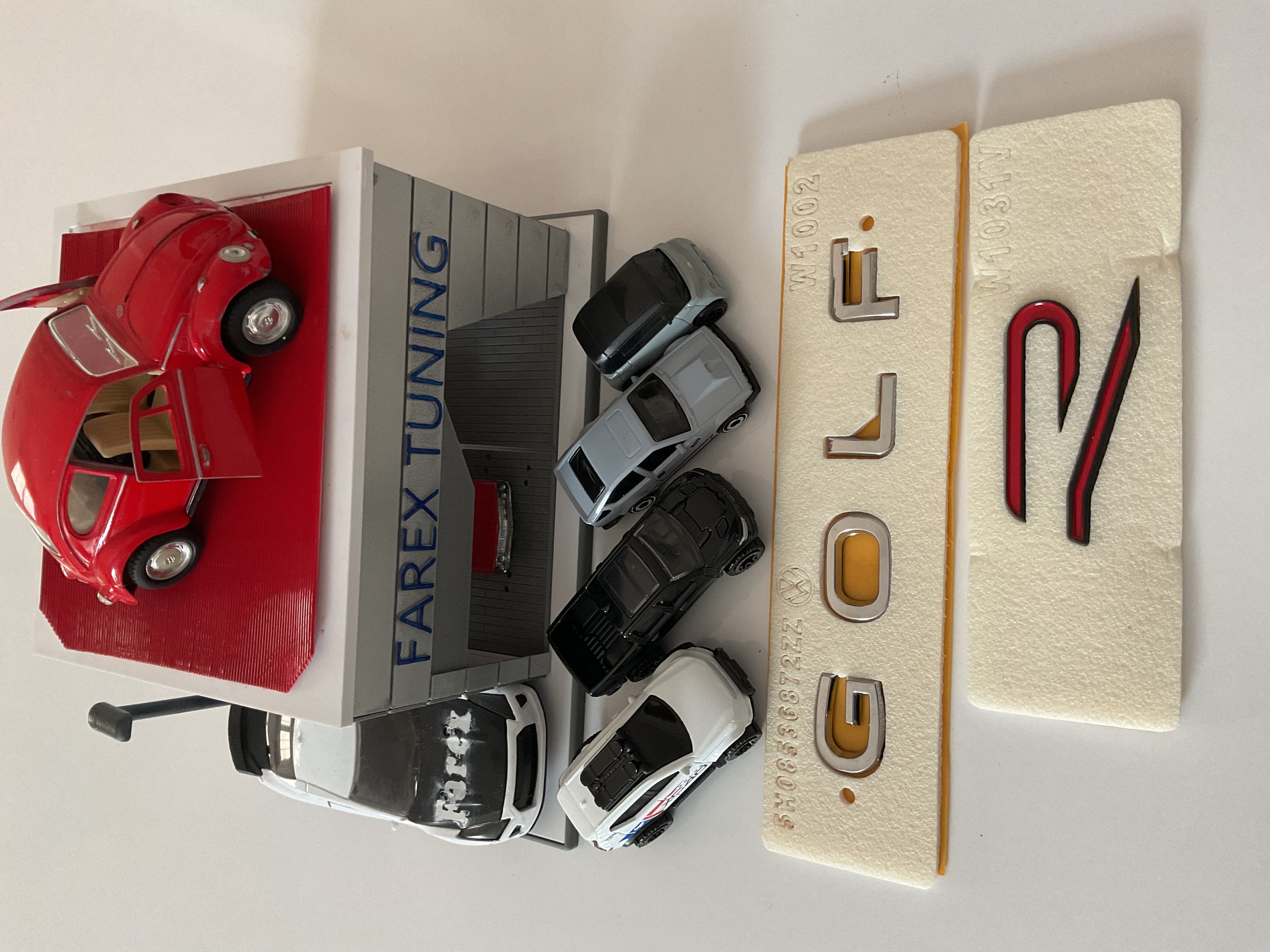 Volkswagen Golf Krom Boşluklu ve R Büyük (Siyah-Kırmızı) Yeni Nesil 3M 3D ABS