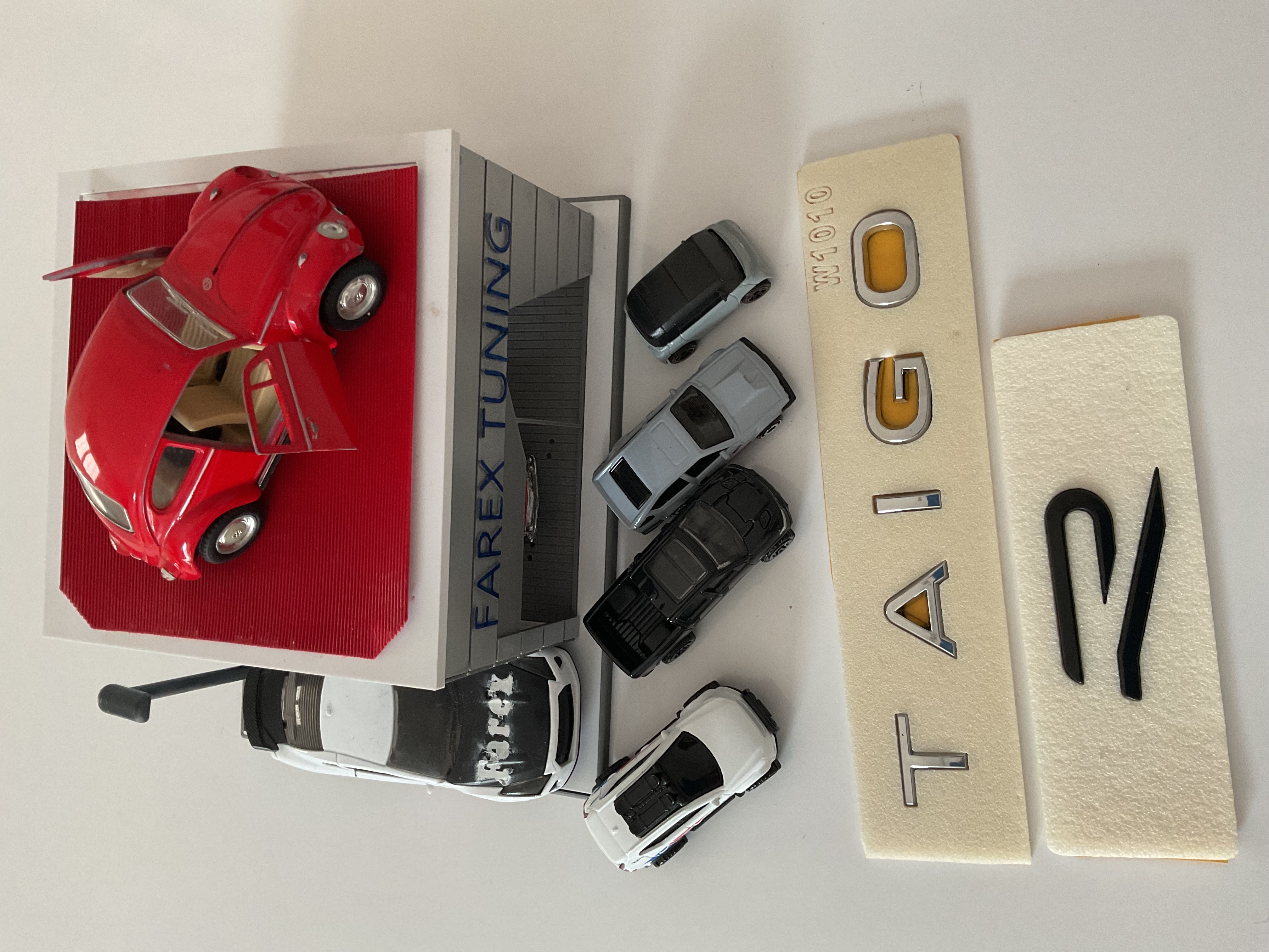 Volkswagen Taigo Krom ve R (Piano Black) Büyük Boy Yeni Nesil Bagaj Yazısı 3M 3D ABS