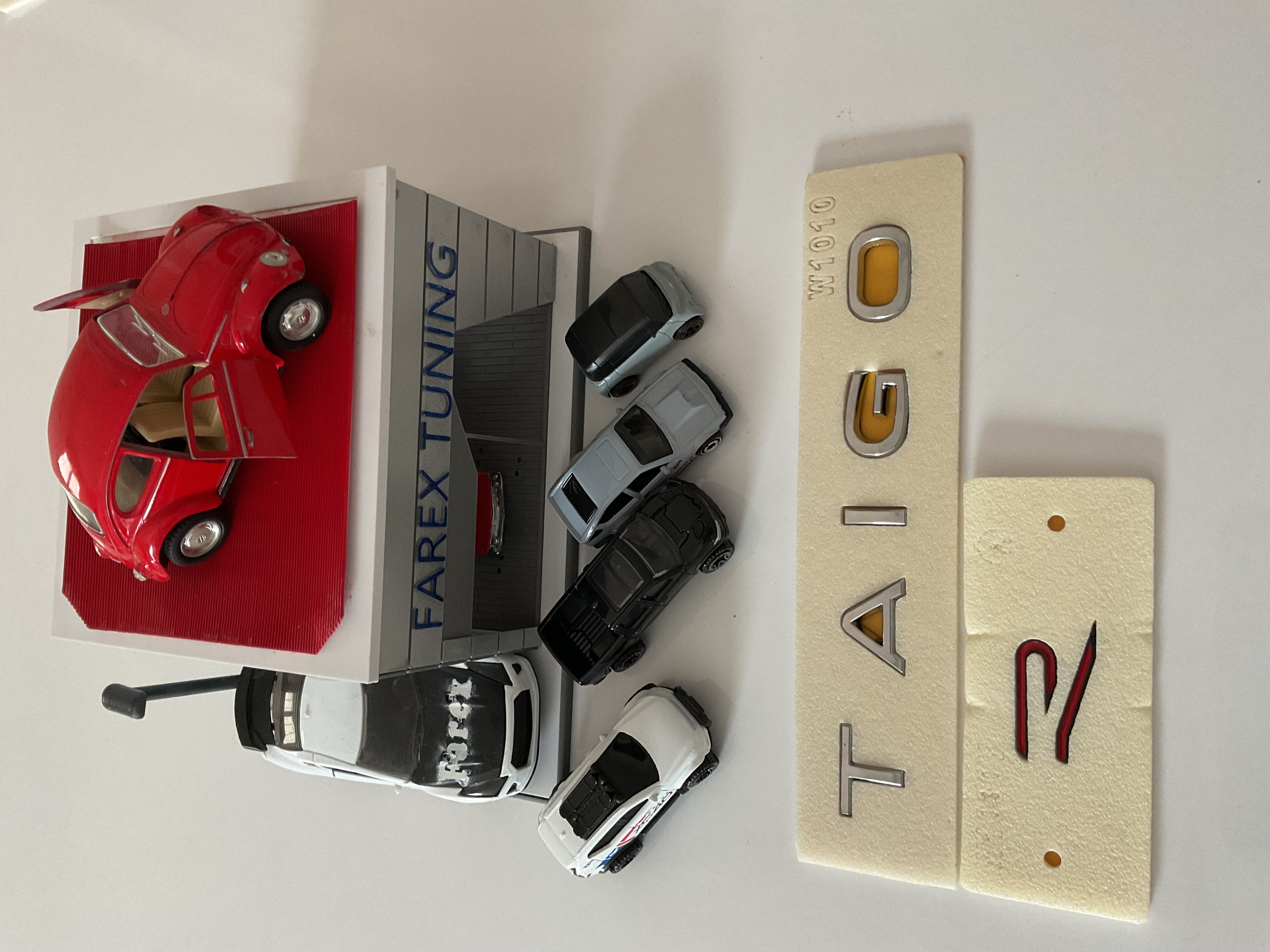 Volkswagen Taigo Krom Boşluklu ve R Küçük (Siyah-Kırmızı) Yeni Nesil 3M 3D ABS