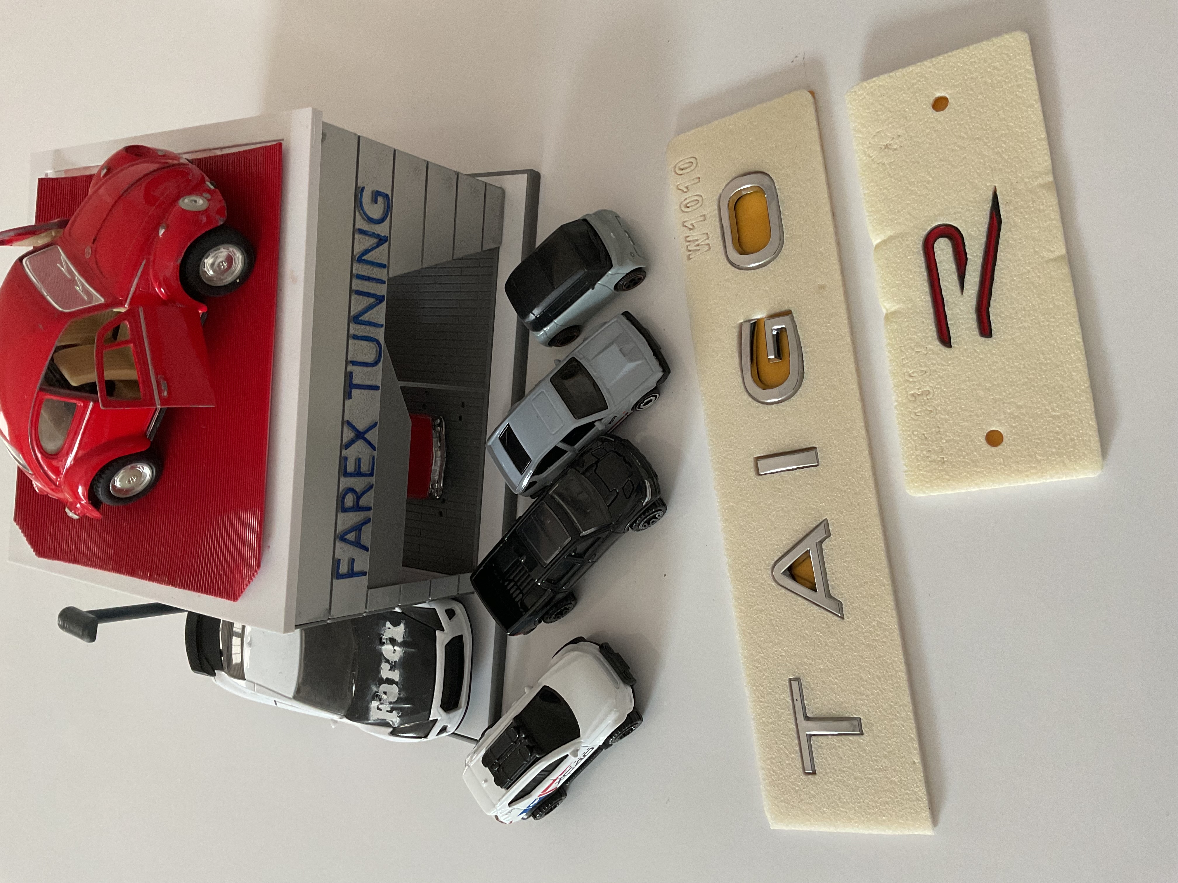 Volkswagen Taigo Krom Boşluklu ve R Küçük (Siyah-Kırmızı) Yeni Nesil 3M 3D ABS