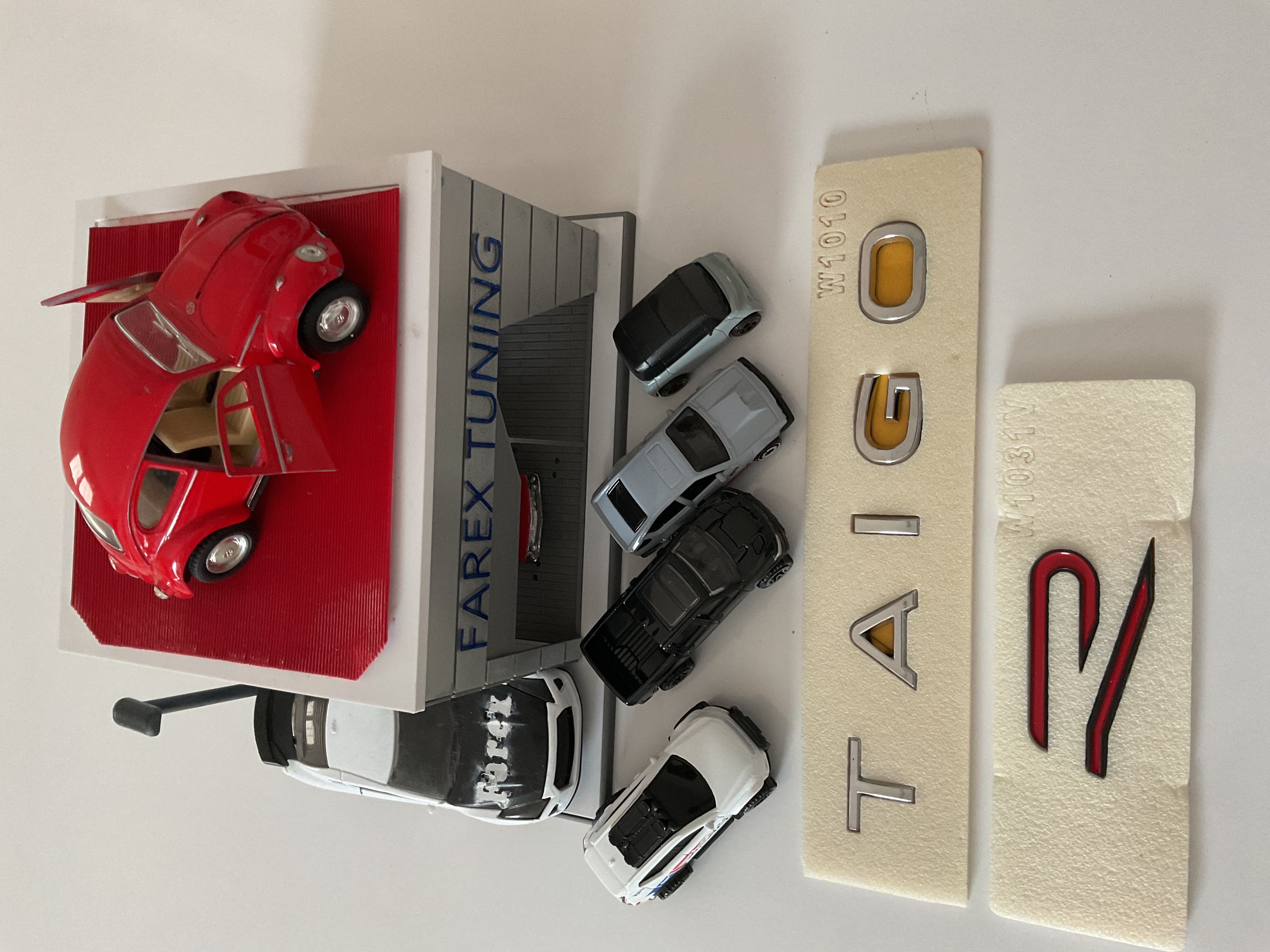 Volkswagen Taigo Krom Boşluklu ve R Büyük (Siyah-Kırmızı) Yeni Nesil 3M 3D ABS